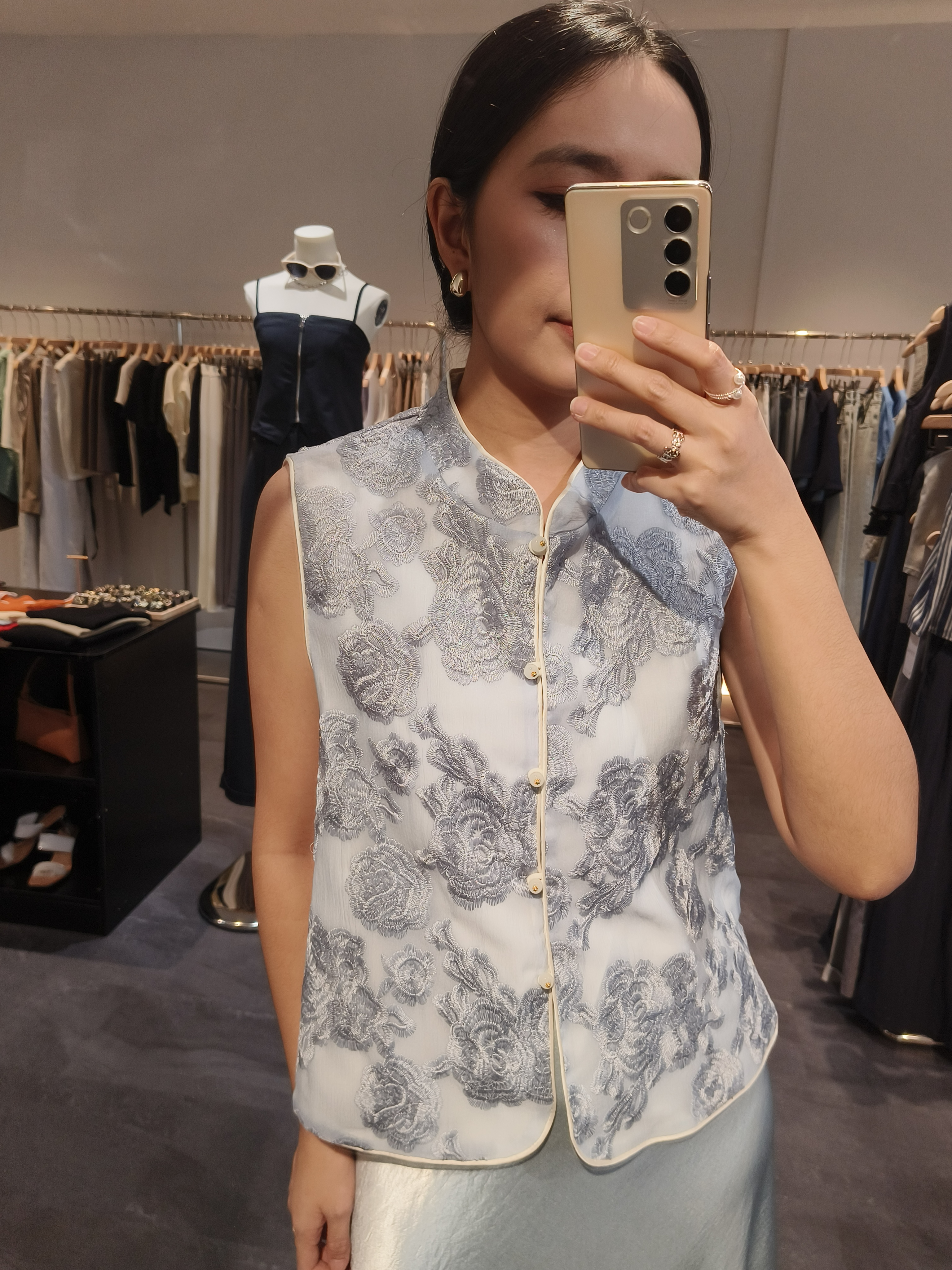 精致刺绣提花亮片马甲