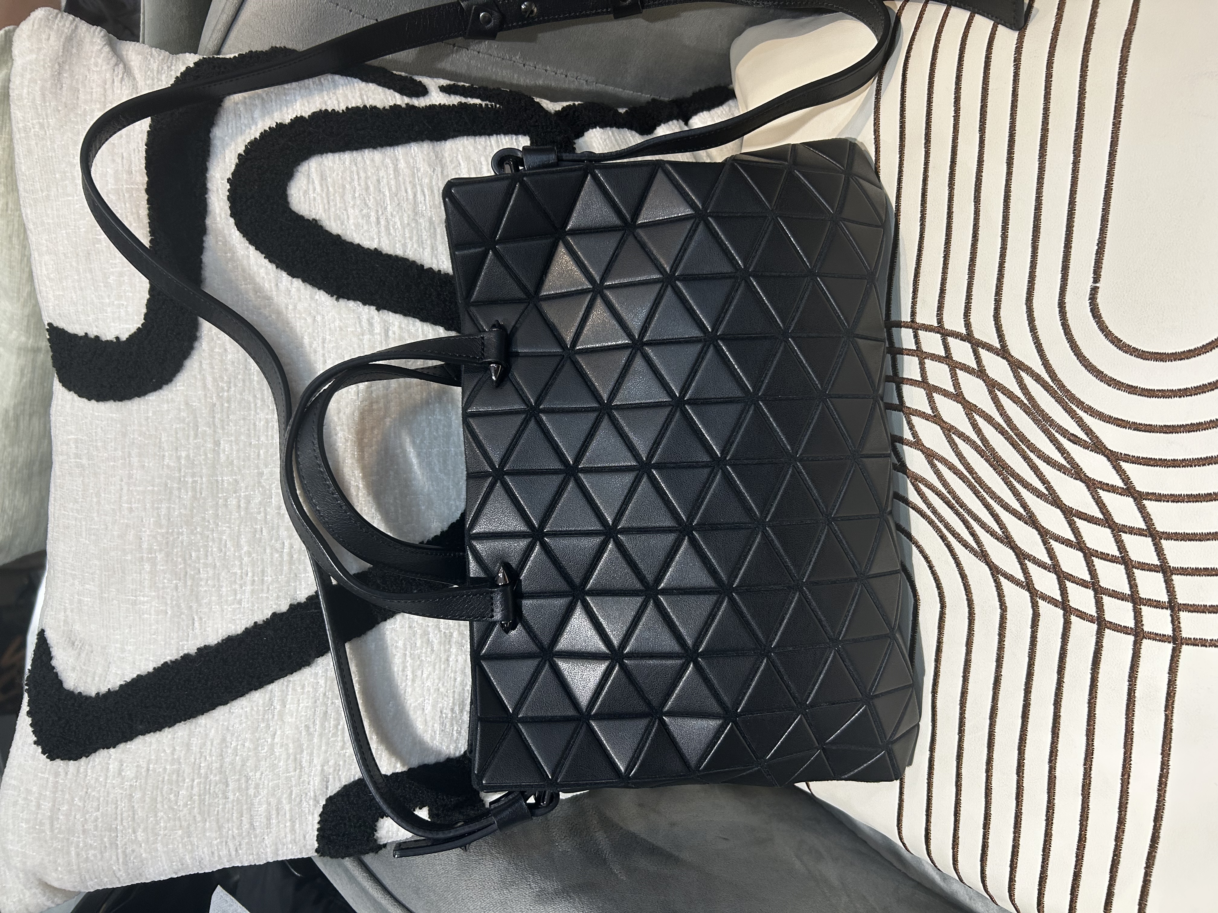 Issey Miyake Bao Bao Tonneau Matte Crossbody Bag 啞黑色牛皮