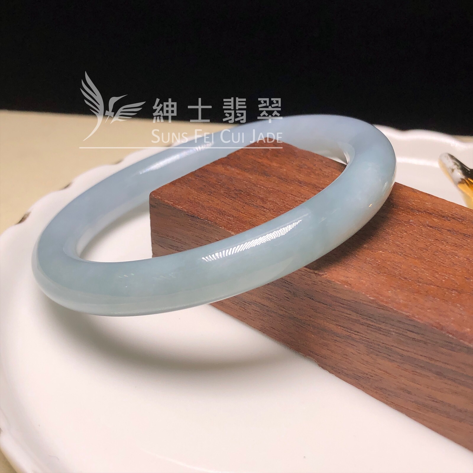 C06332 會卡白雲天圓鐲53.5mm