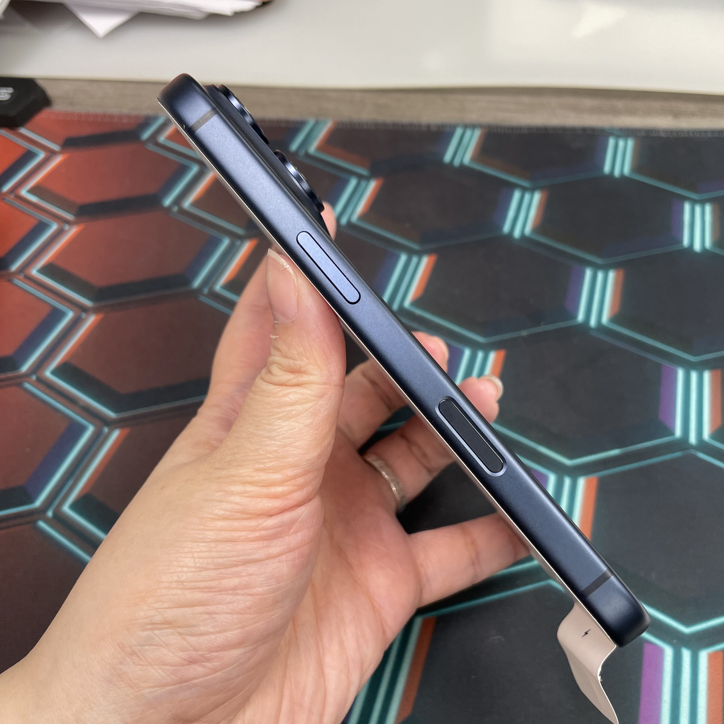 *8195 17 Pro 全新質素256GB 電100 藍色 blue