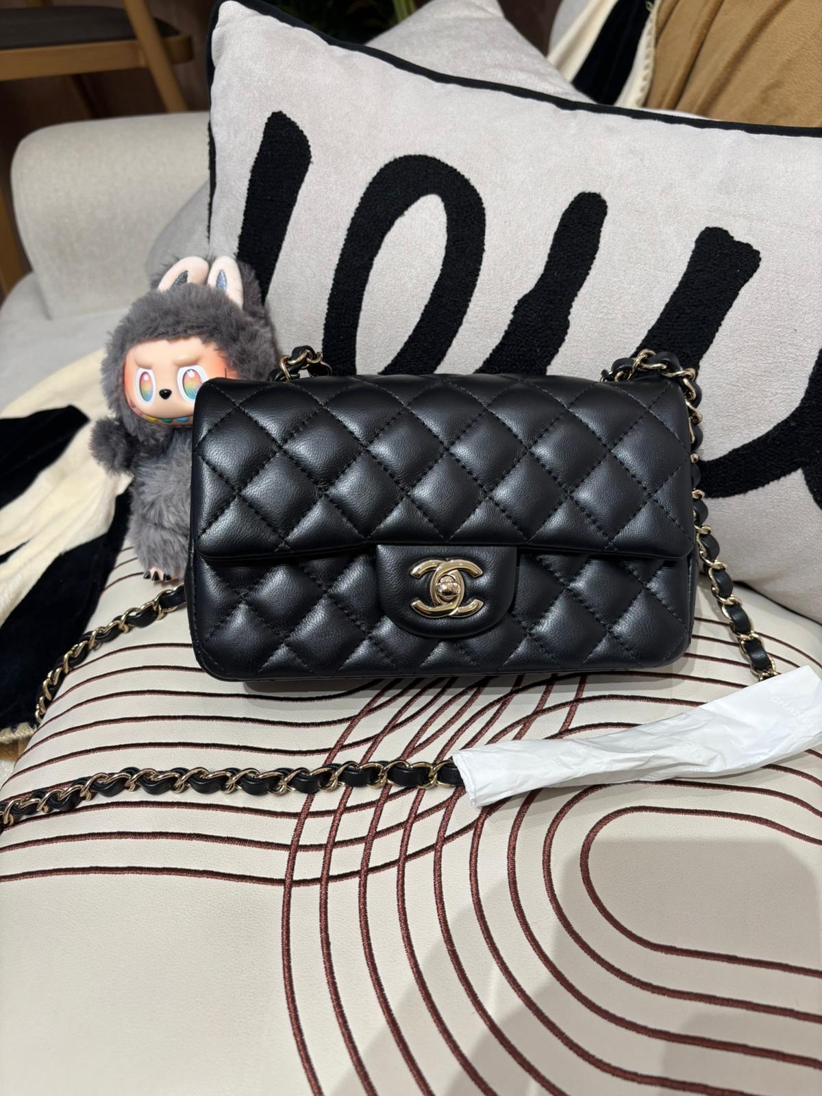 Chanel mini flap bag A69900黑金cf20,晶片 100%Authentic ,99%new ✅晶片✅塵袋✅box