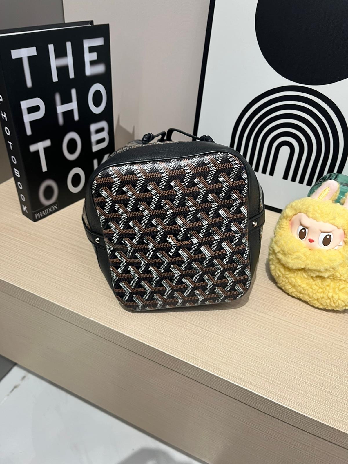 Goyard Petit flot Bucket Noir 100%Authentic, 95%New