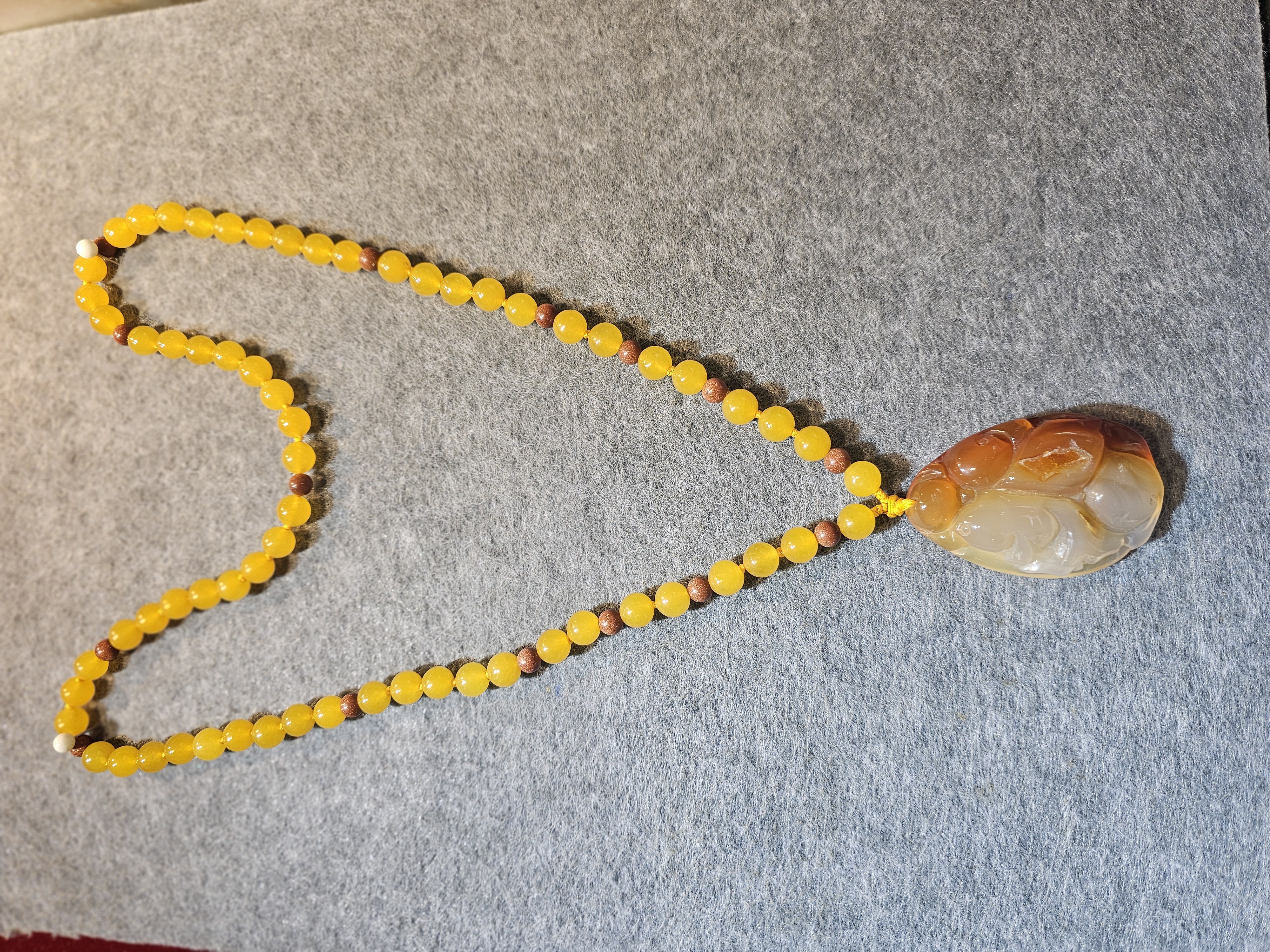 紅瑪瑙晶體花件黃玉金沙織繩頸鏈