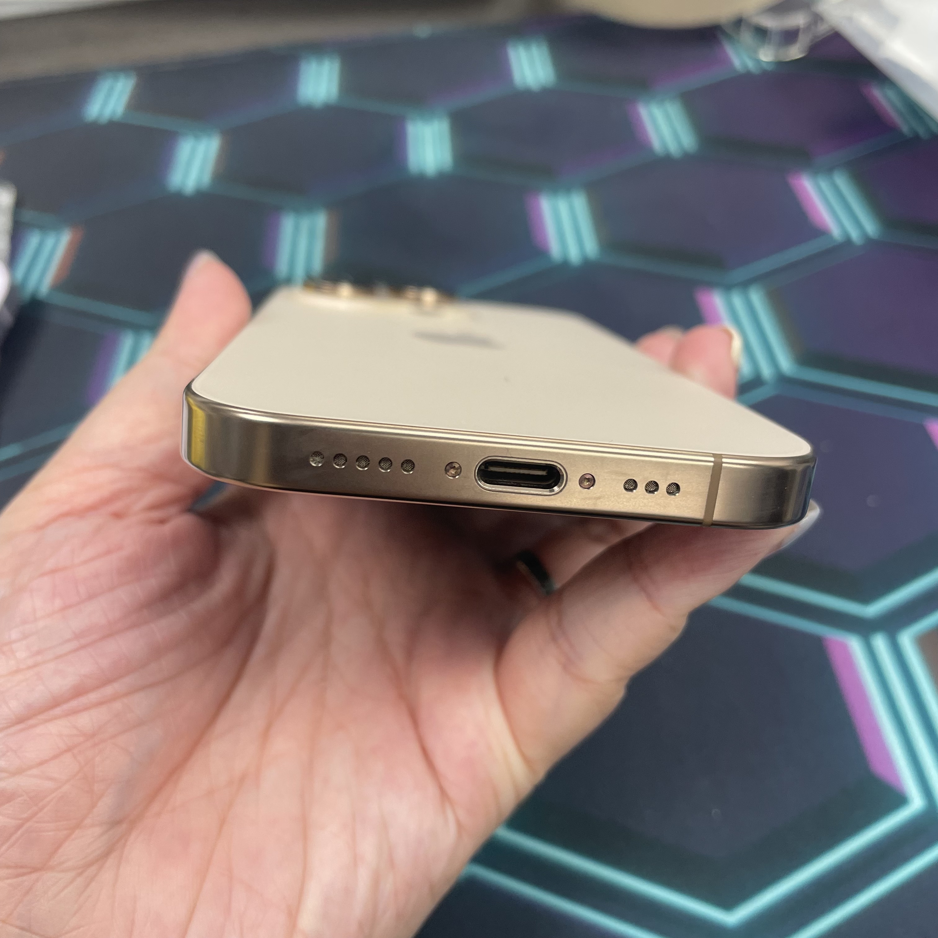 *6770 16 Pro 勁靚機 128GB 電89 沙色 gold