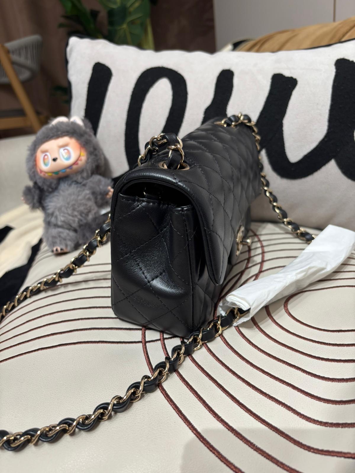 Chanel mini flap bag A69900黑金cf20,晶片 100%Authentic ,99%new ✅晶片✅塵袋✅box