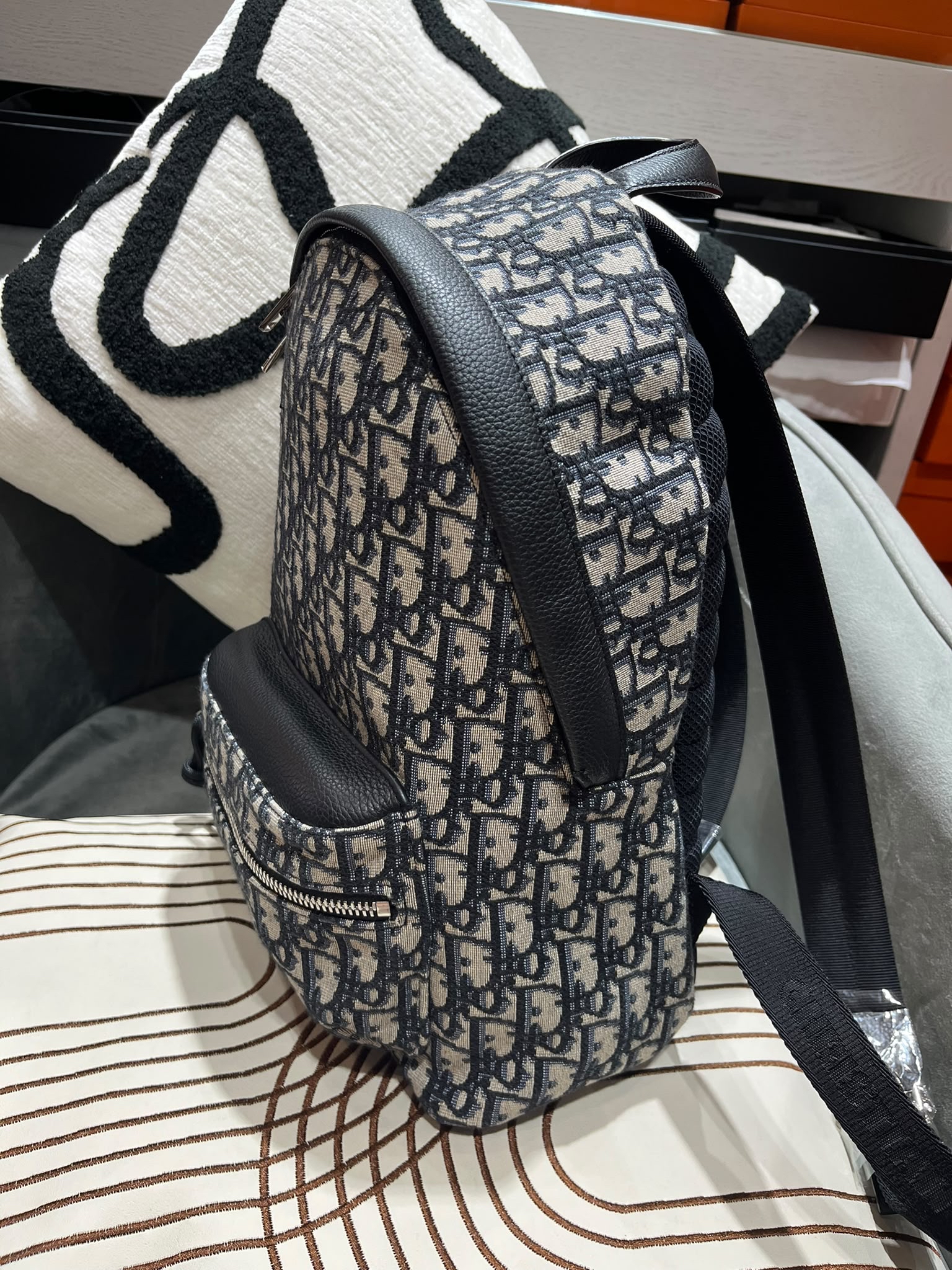 Christian Dior Oblique backpack 100%Authentic, 98%New  ✅證書✅Dust bag 