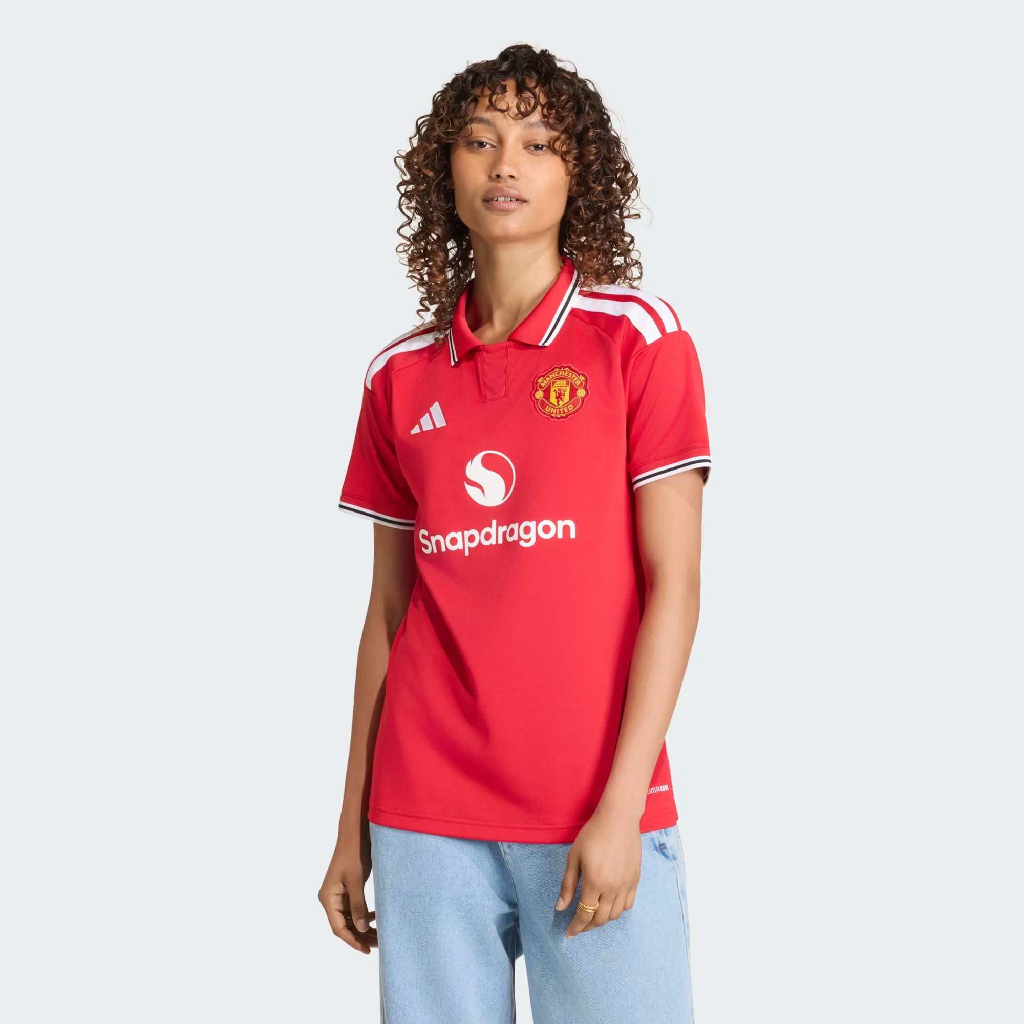 重現七十年代紅魔榮光 Adidas Manchester United 曼聯 2026-27 女裝主場球迷版球衣 (可加印字章) KC4794