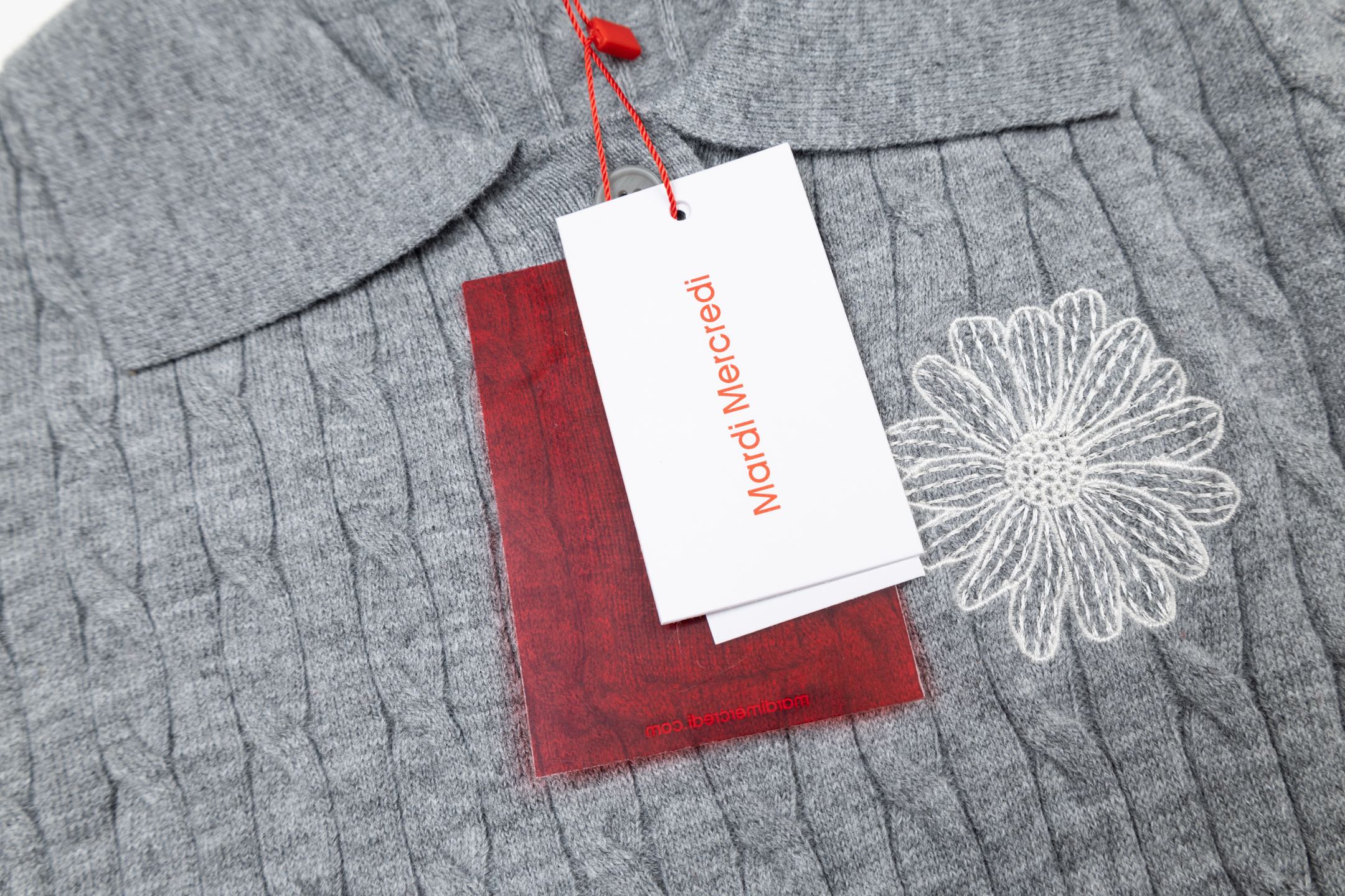 Mardi Mercredi Flower Embroidery Cable Short Sleeve Knit