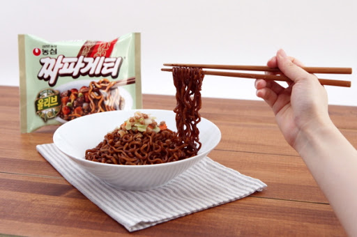 農心 韓式 炸醬意麵 140gx5包裝 (平行進口貨品) 此日期或之前食用：2027.2.12