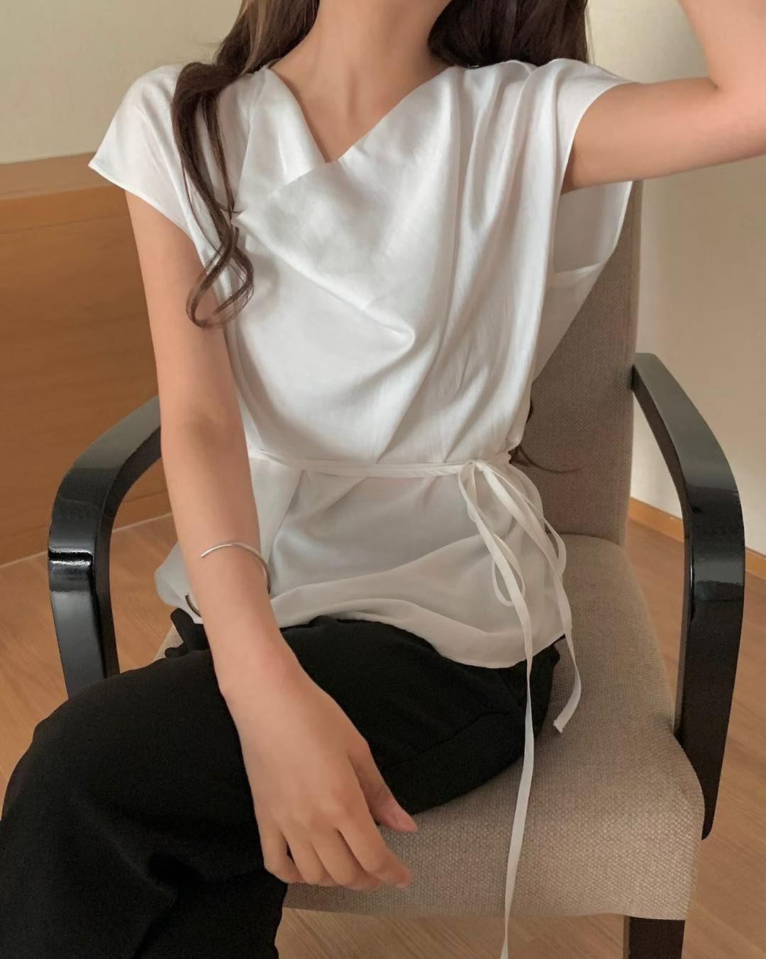 蕩領微皺色丁束帶上衣