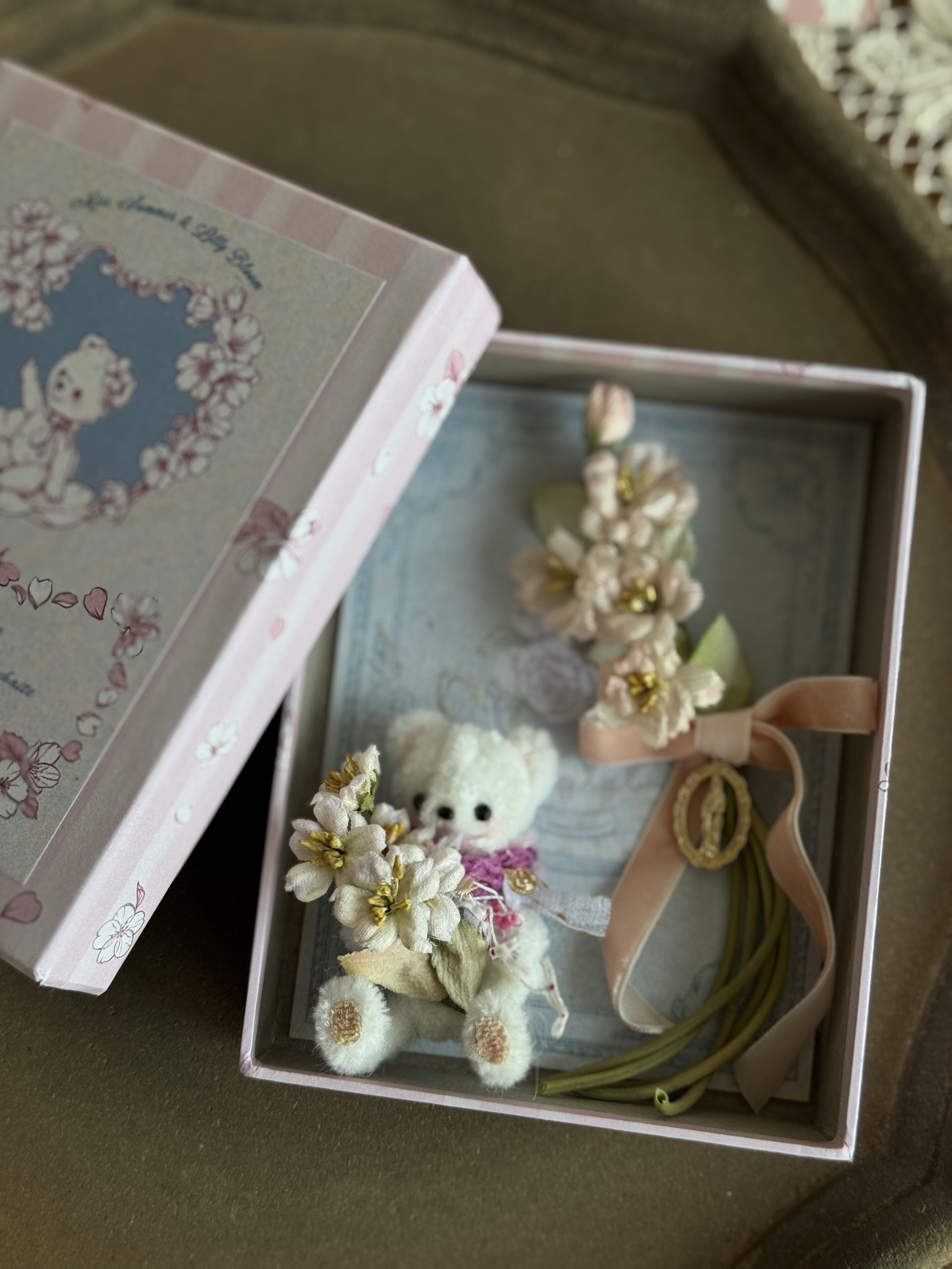 Lilly Bloom x Miss Summer - Collab box set 櫻花小熊胸針組合D