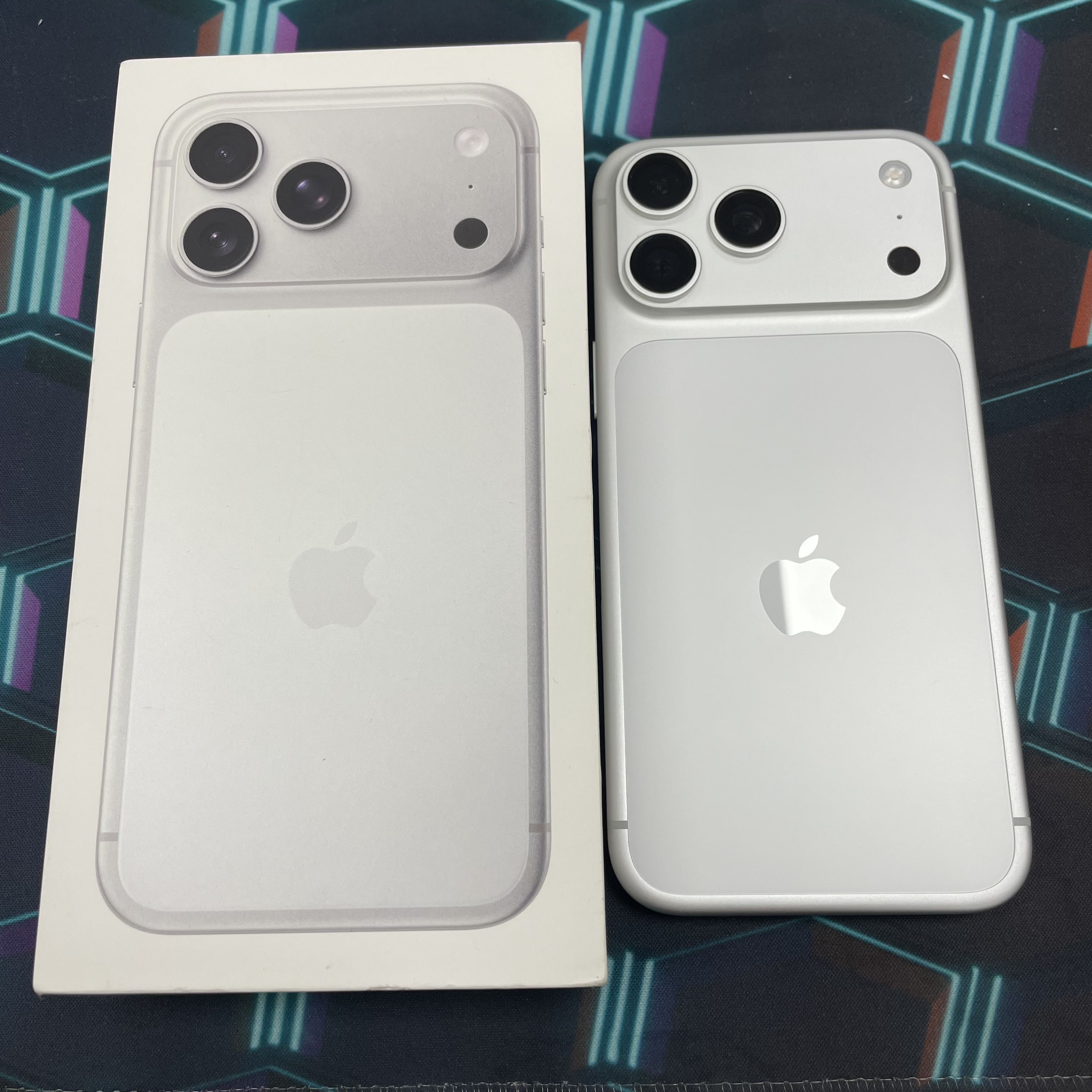 *6298 17 Promax 完美機 512GB 電100 銀色 sliver