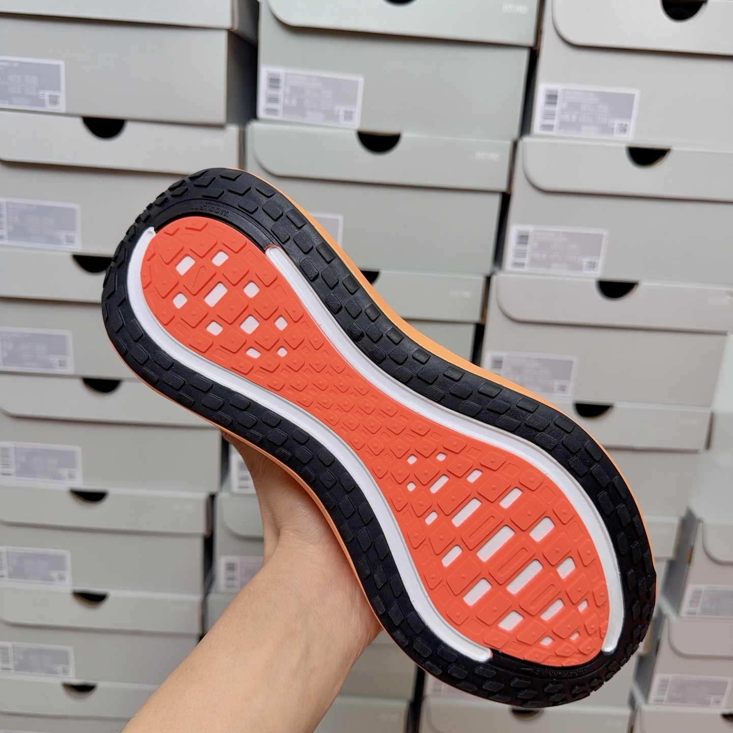 Nike Vomero Plus HV8150-801