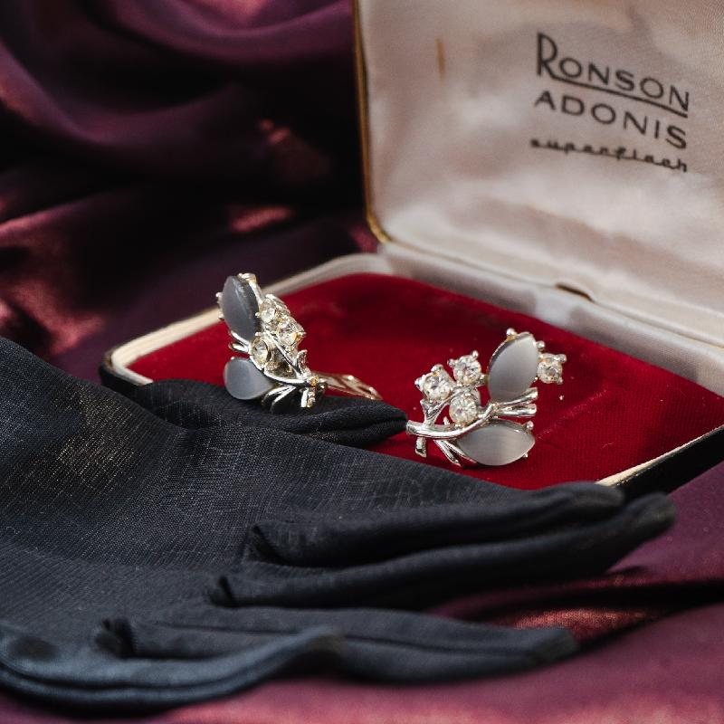 C.a. 1950-60s Elegant Dove Grey Pearlized Lucite Accented with Rhinestone Jewelry Set - Brooch & Clip Earrings (MT1119)