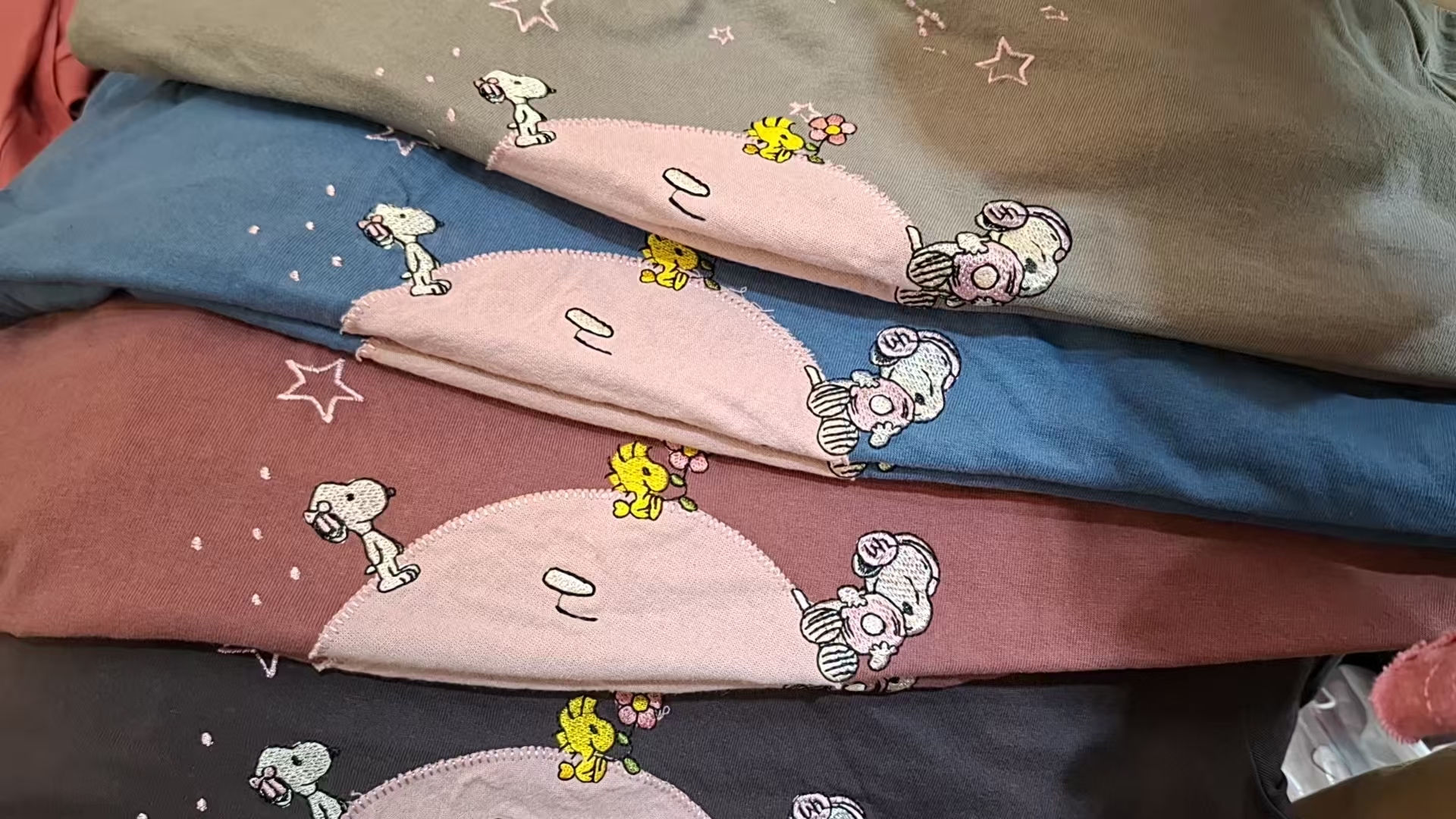 BU OX 粉紅星球snoopy /Woodstock top 