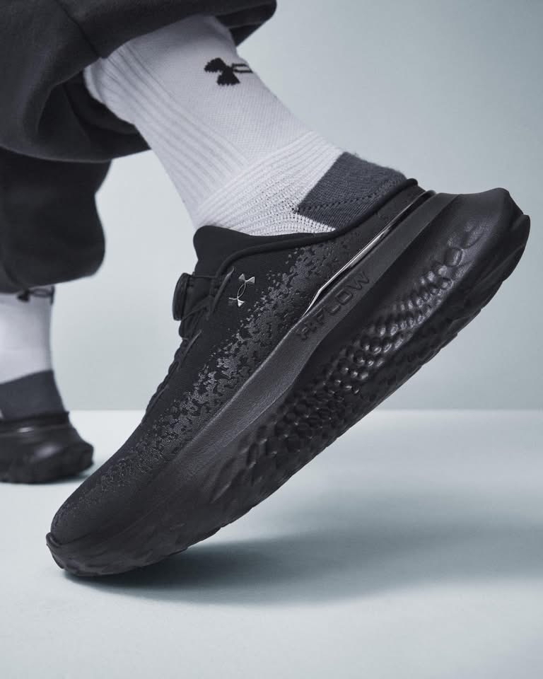 Under Armour SlipSpeed Mega 黑色 （全球代購） 參考價格HKD$900起