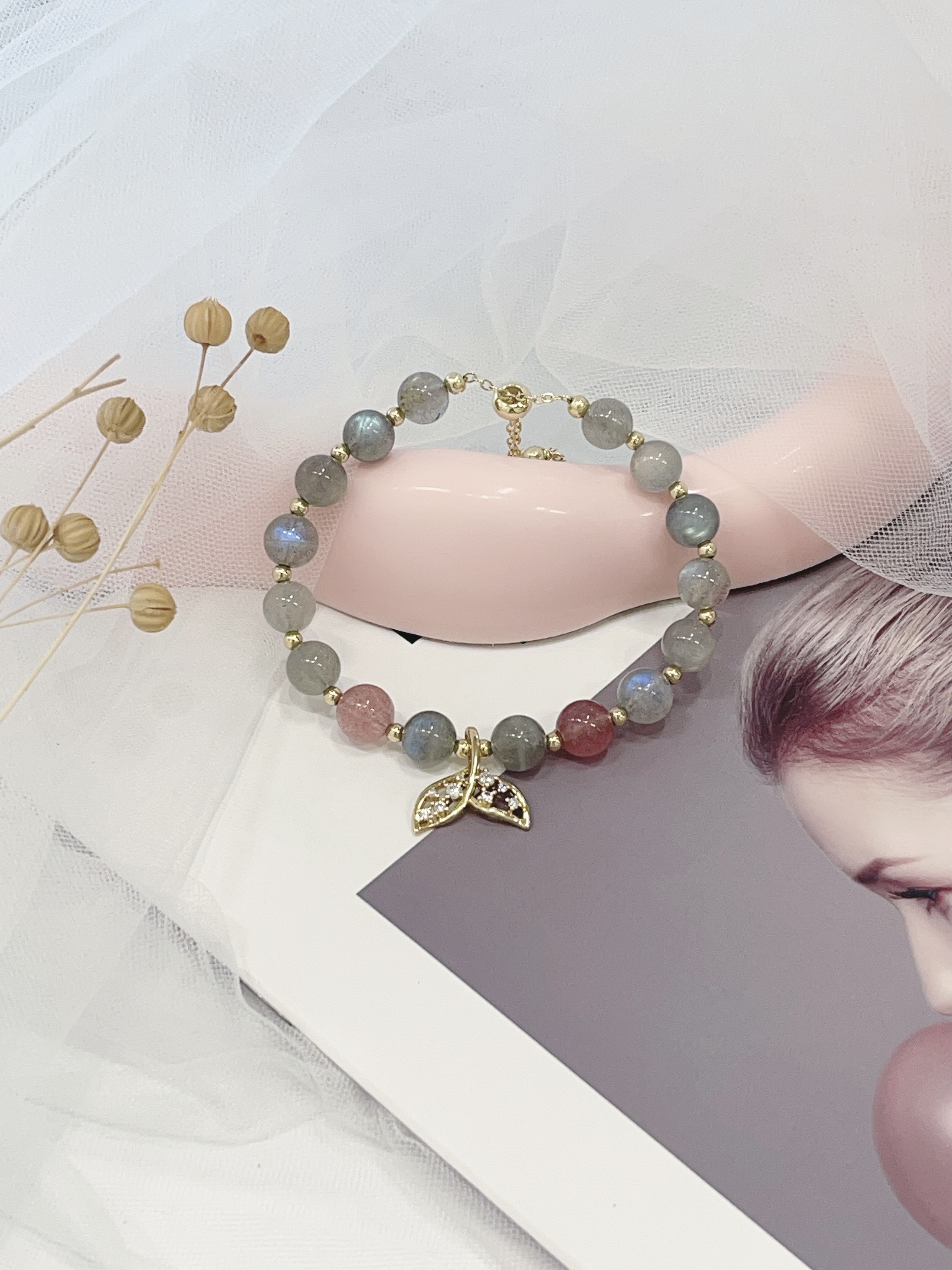🧜‍♀️ 月光石 × 草莓晶手串 Moonstone & Strawberry Quartz｜8mm 抽绳设计款
