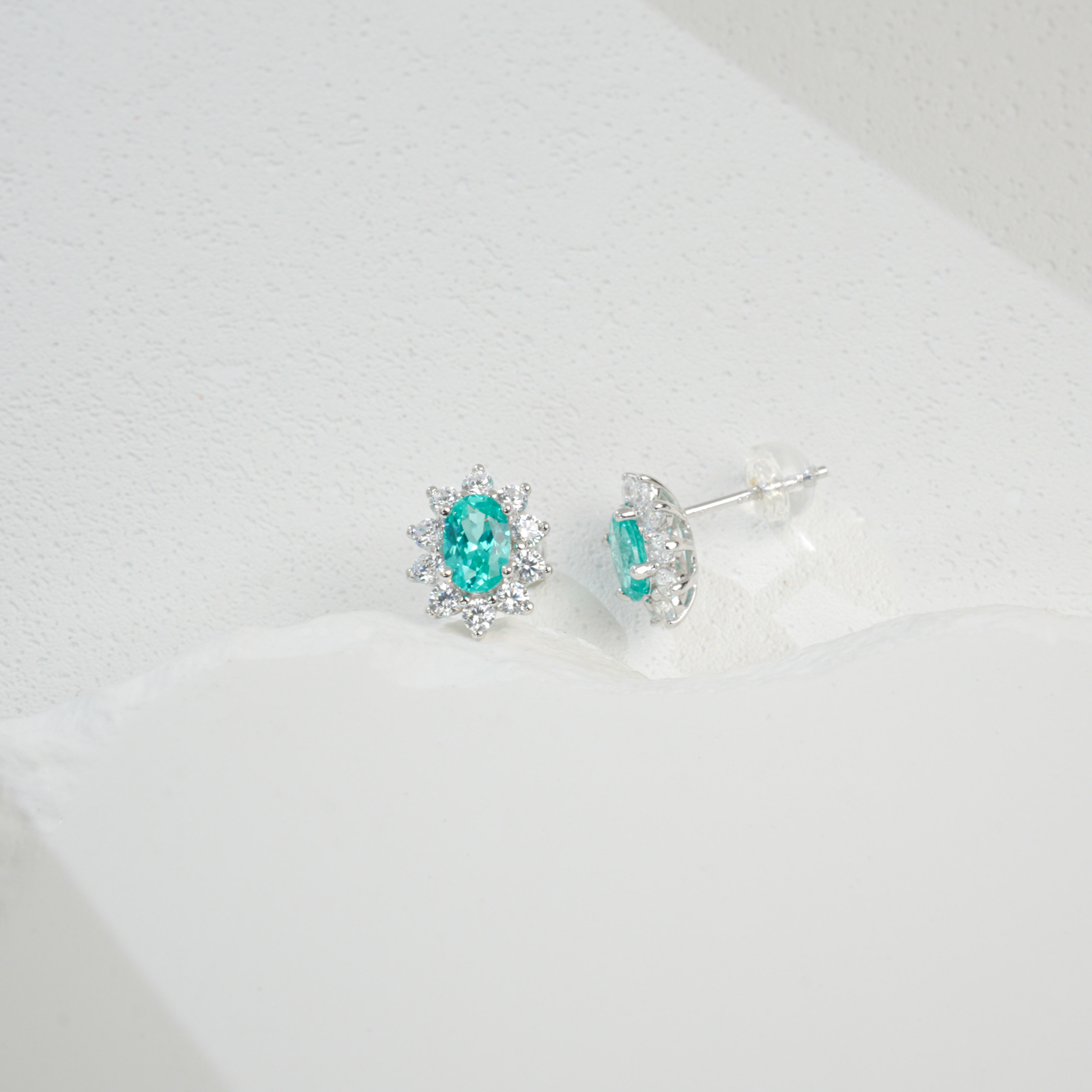 E2020114蛋形培育祖母綠s925銀鍍白金耳環6*4mm/0.8CT