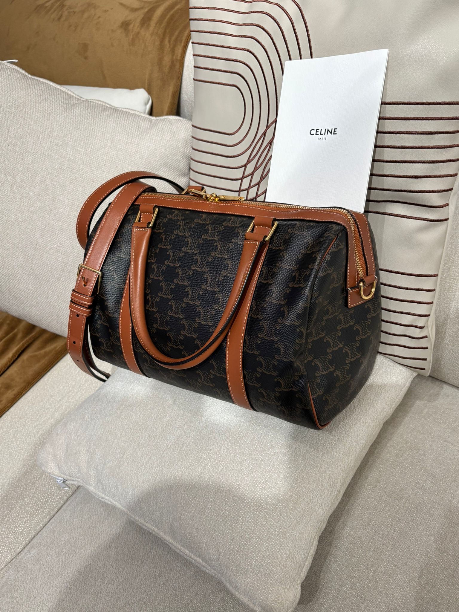 Celine Medium Boston Bag 100%Authentic, 98%New ✅收據✅Key Lock✅Dust bag