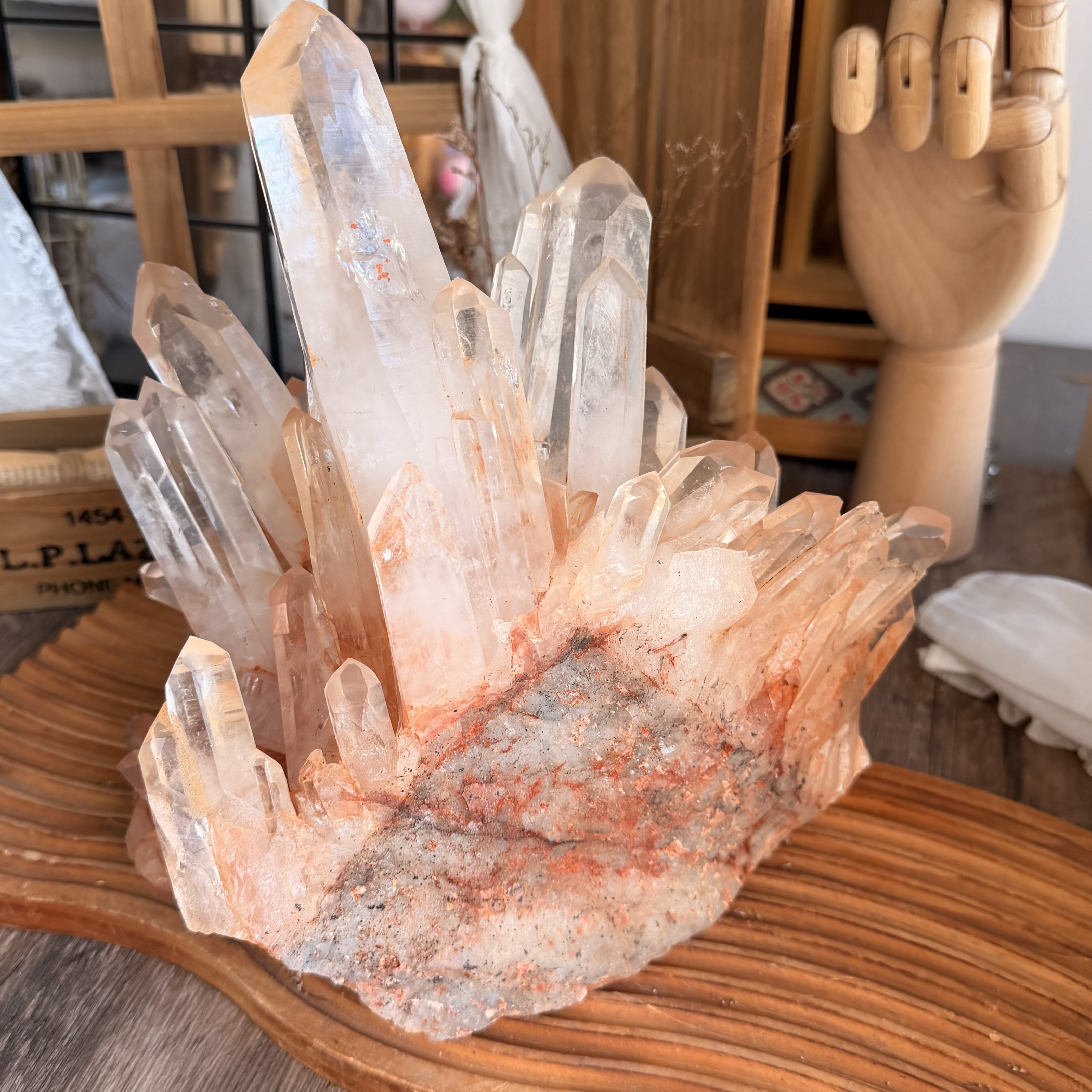 天然橙色皮白晶簇（包底座）