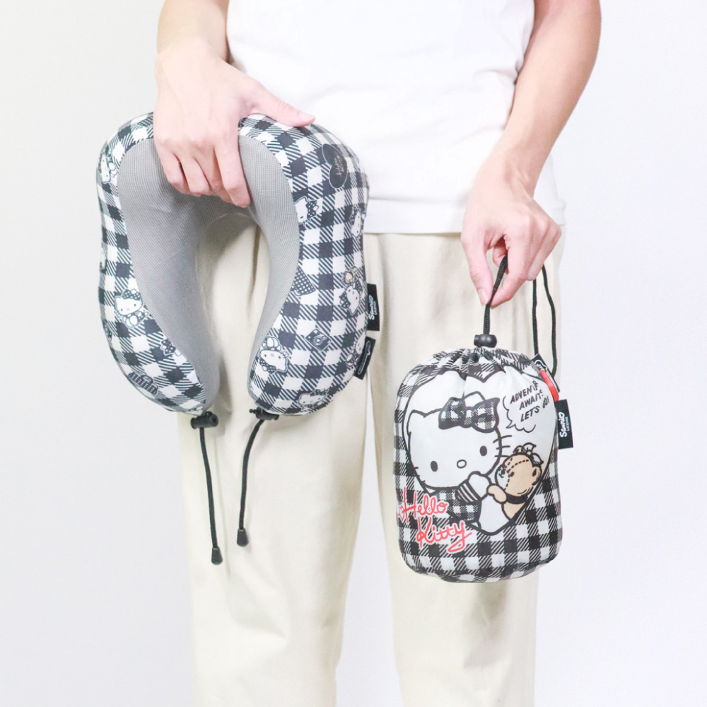 📦訂購 台灣代購 murmur Sanrio 三麗鷗 Hello Kitty 黑白格 旅行頸枕 (附收納袋)