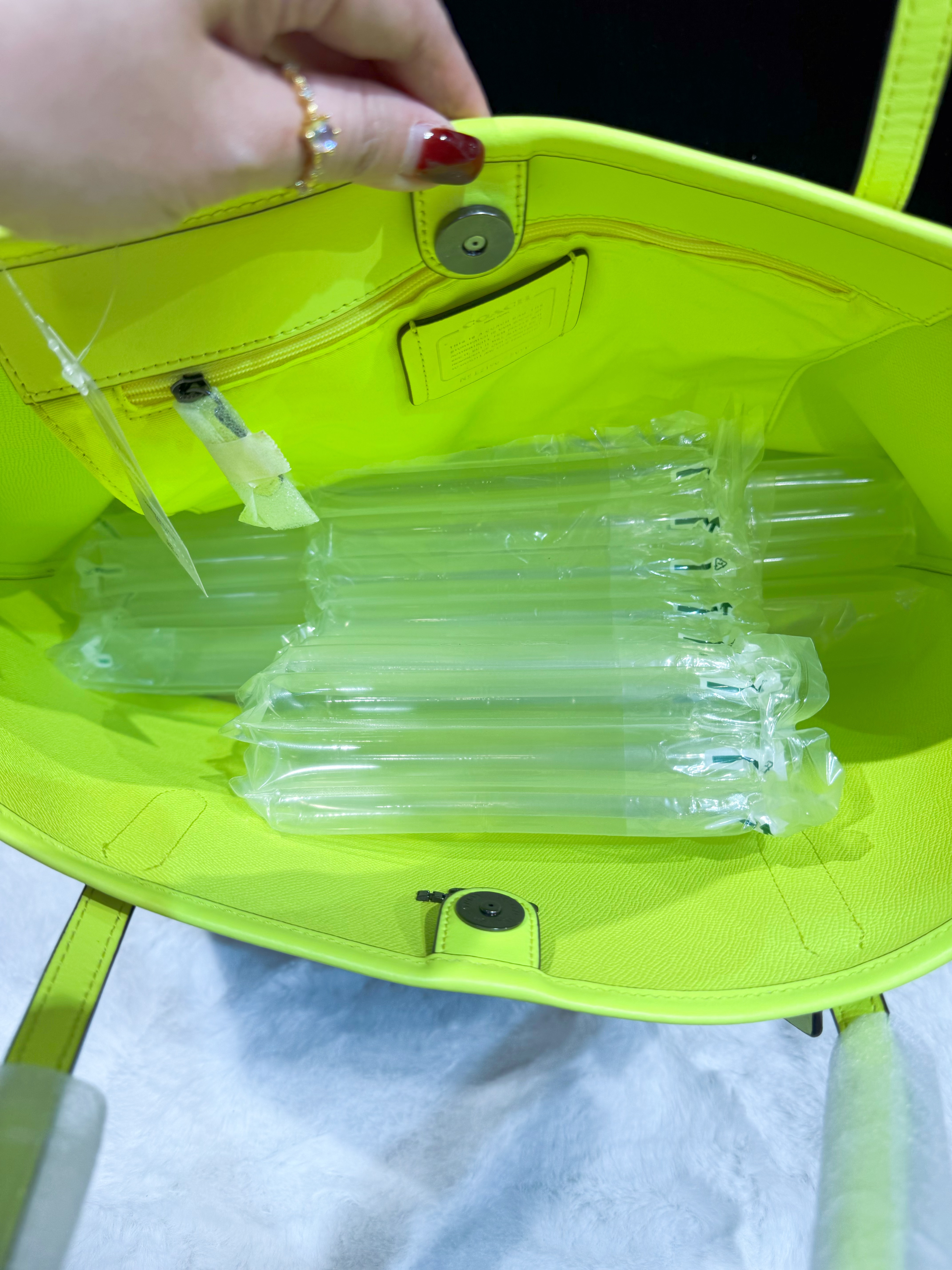 Coach City tote logo/m/yellow