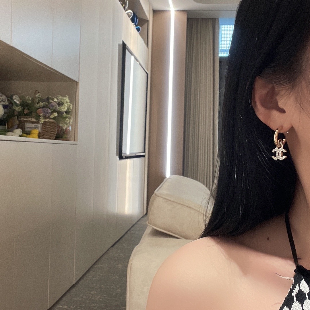 【原單】CHANEL 滿鑽CC標誌耳環 - 禮盒裝