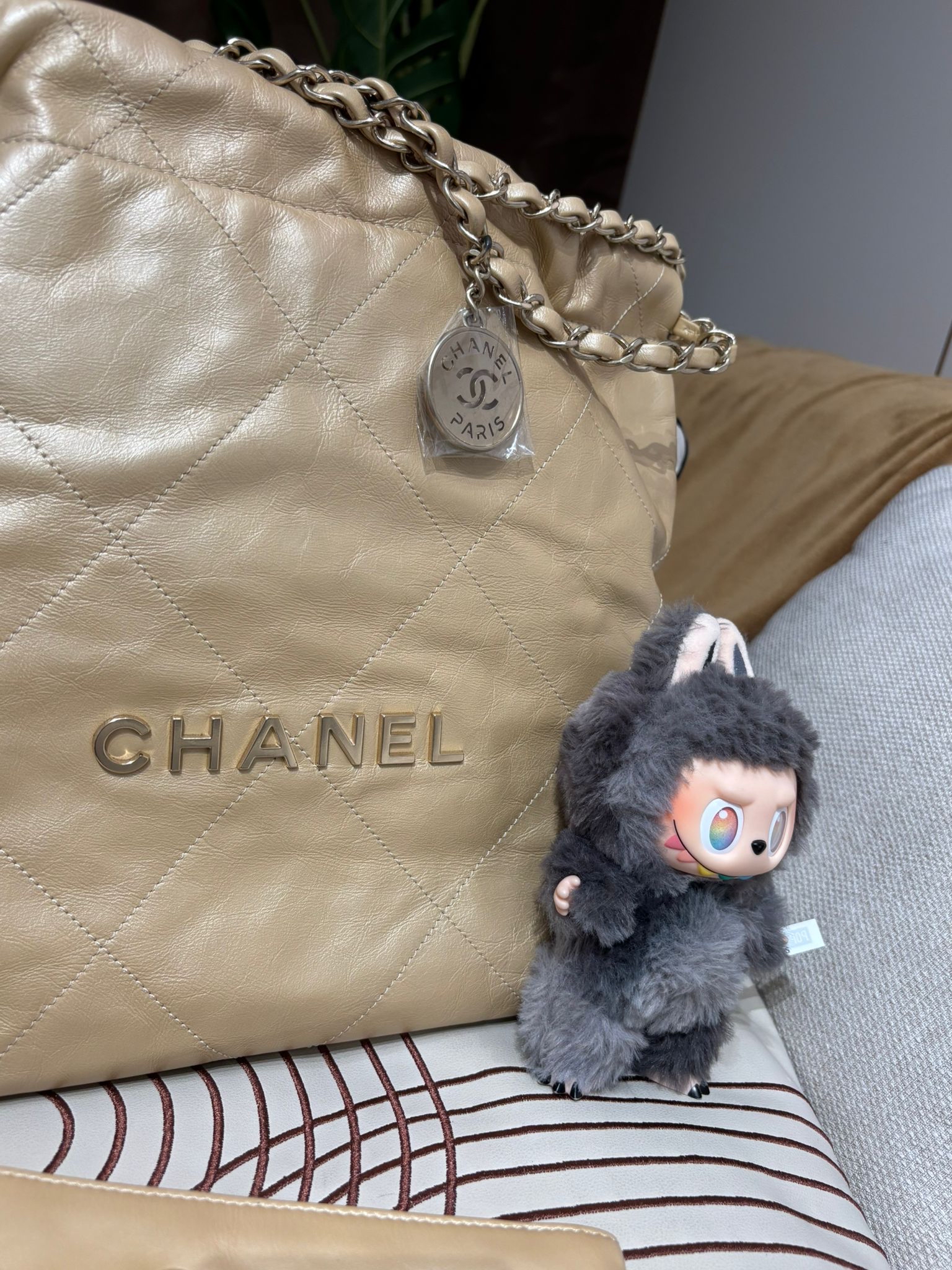 Chanel 22 small hobo Bag 100%Authentic ,98%new ✅專門店收據✅chip✅dust bag✅box