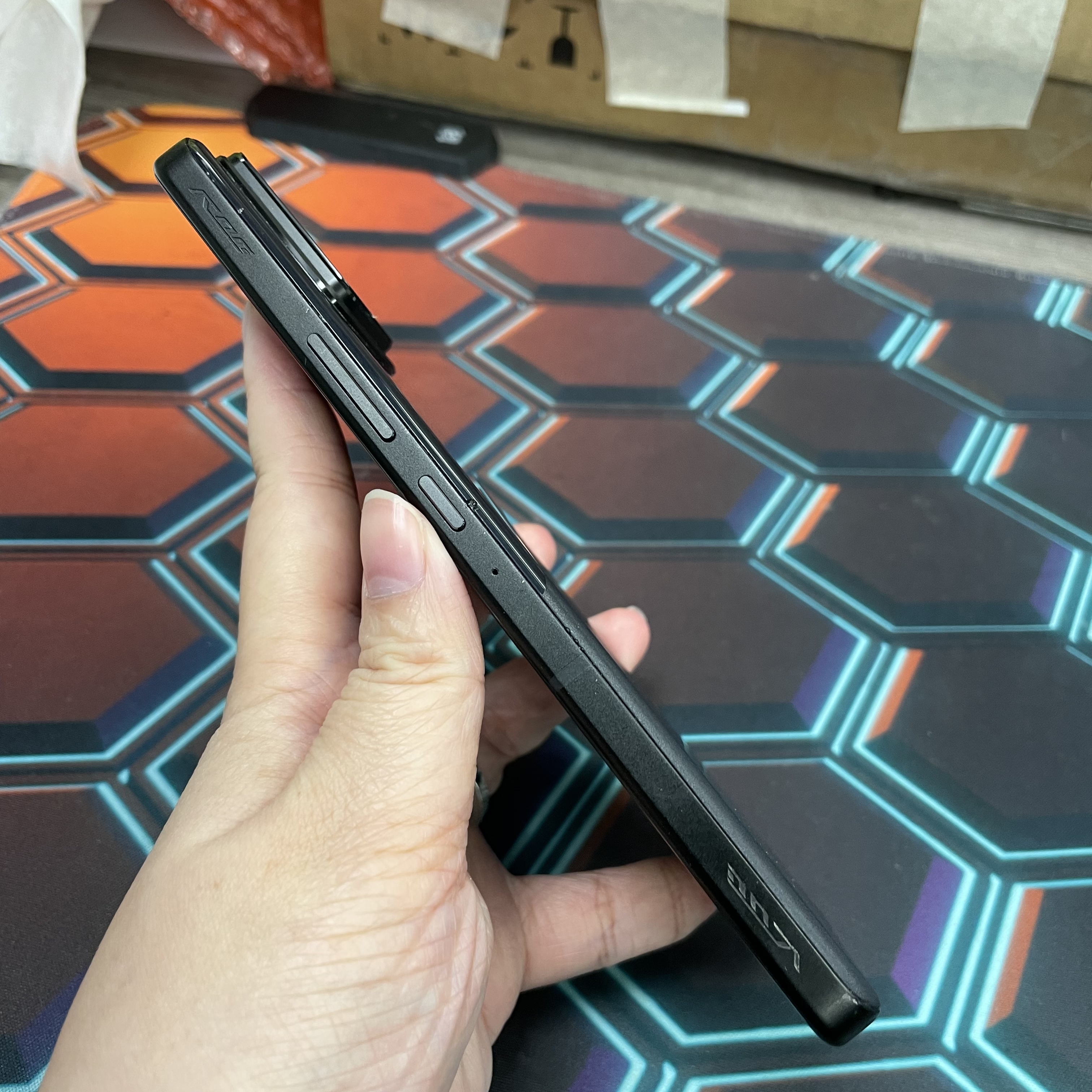 *8372 ASUS ROG Phone 8 勁靚機 16+256GB 黑色 black
