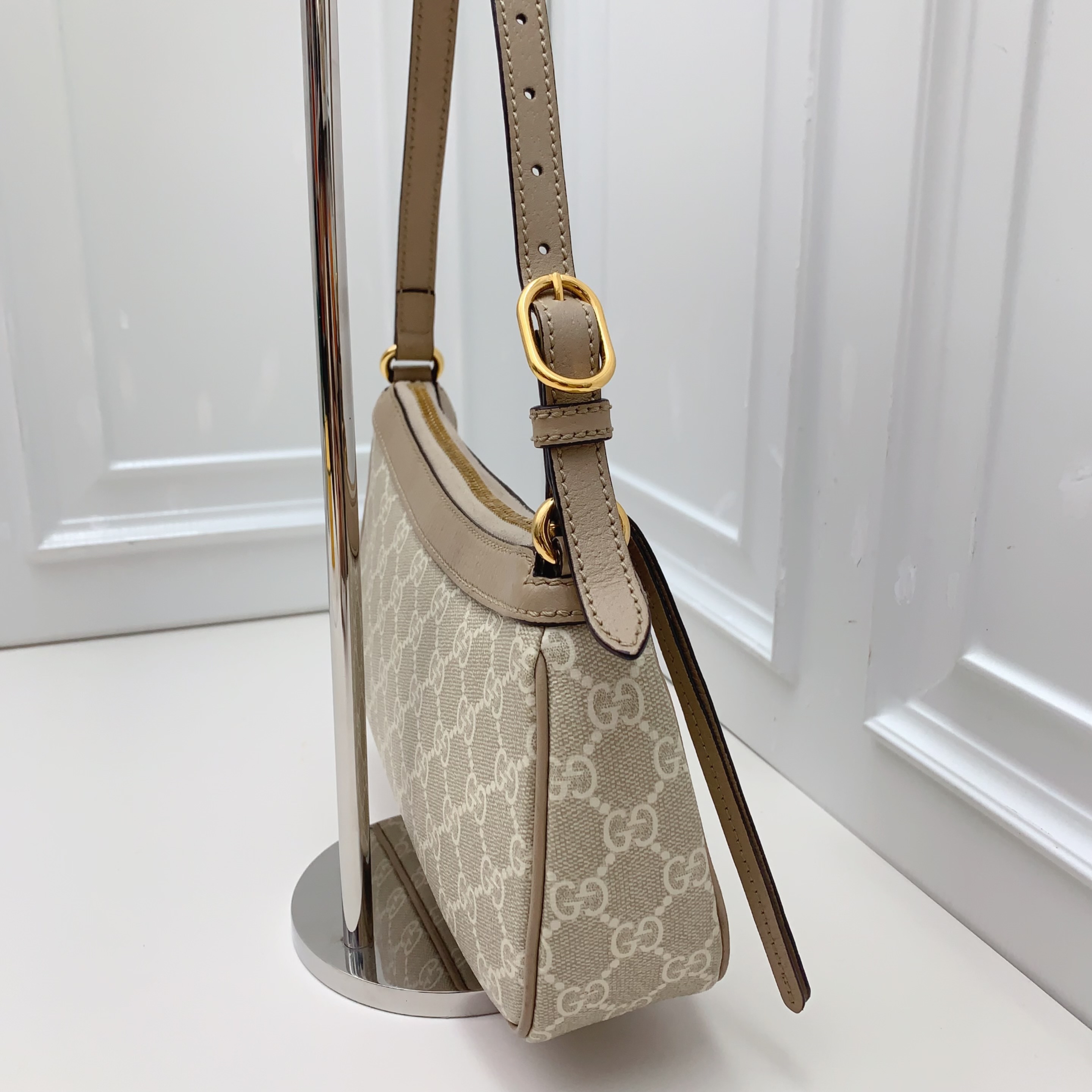 【預訂貨品】GUCCI 米白色 GG老花腋下包