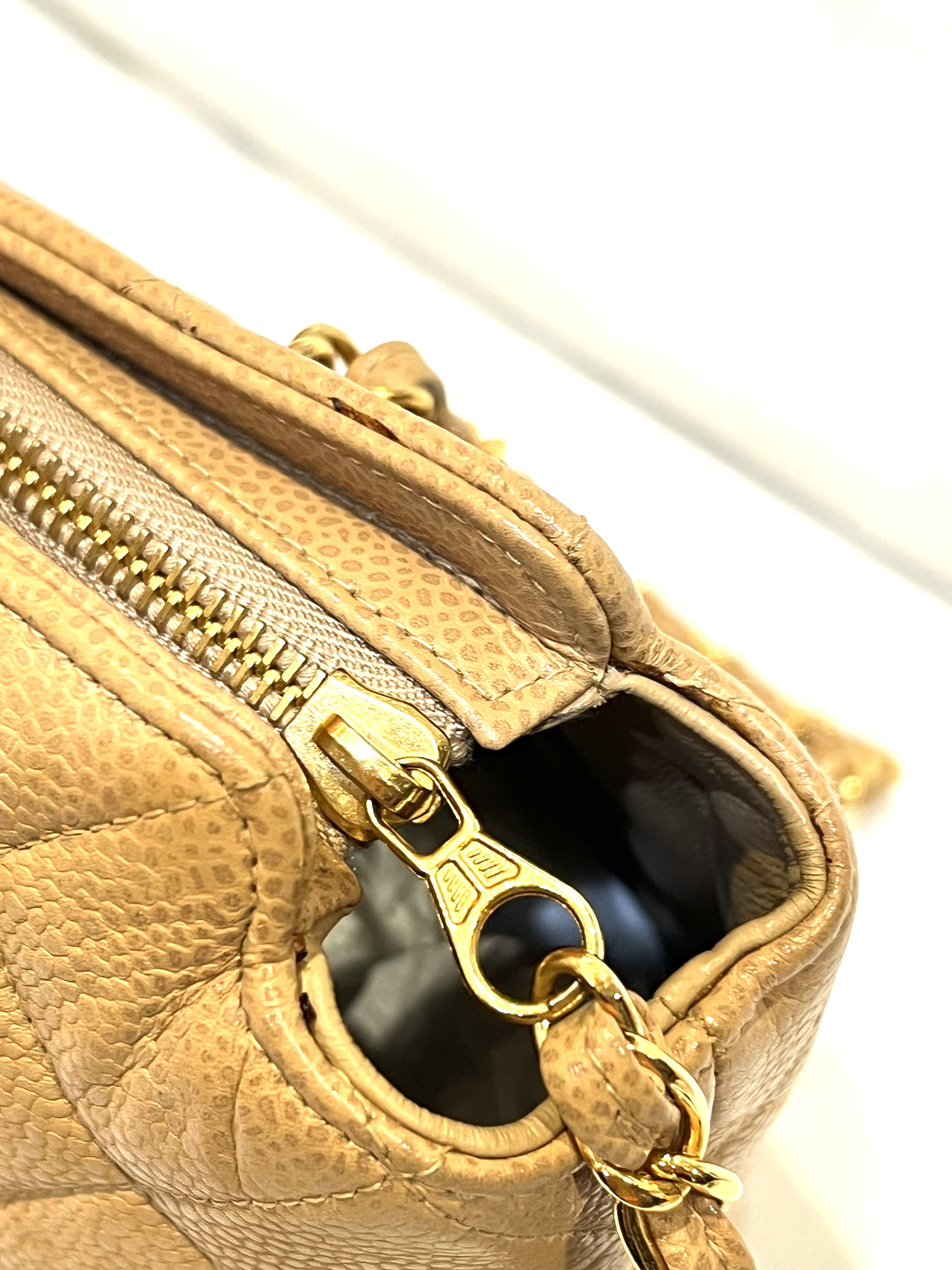 Pre-Owned Chanel Petite Shopping Tote / Product Code: 26041116