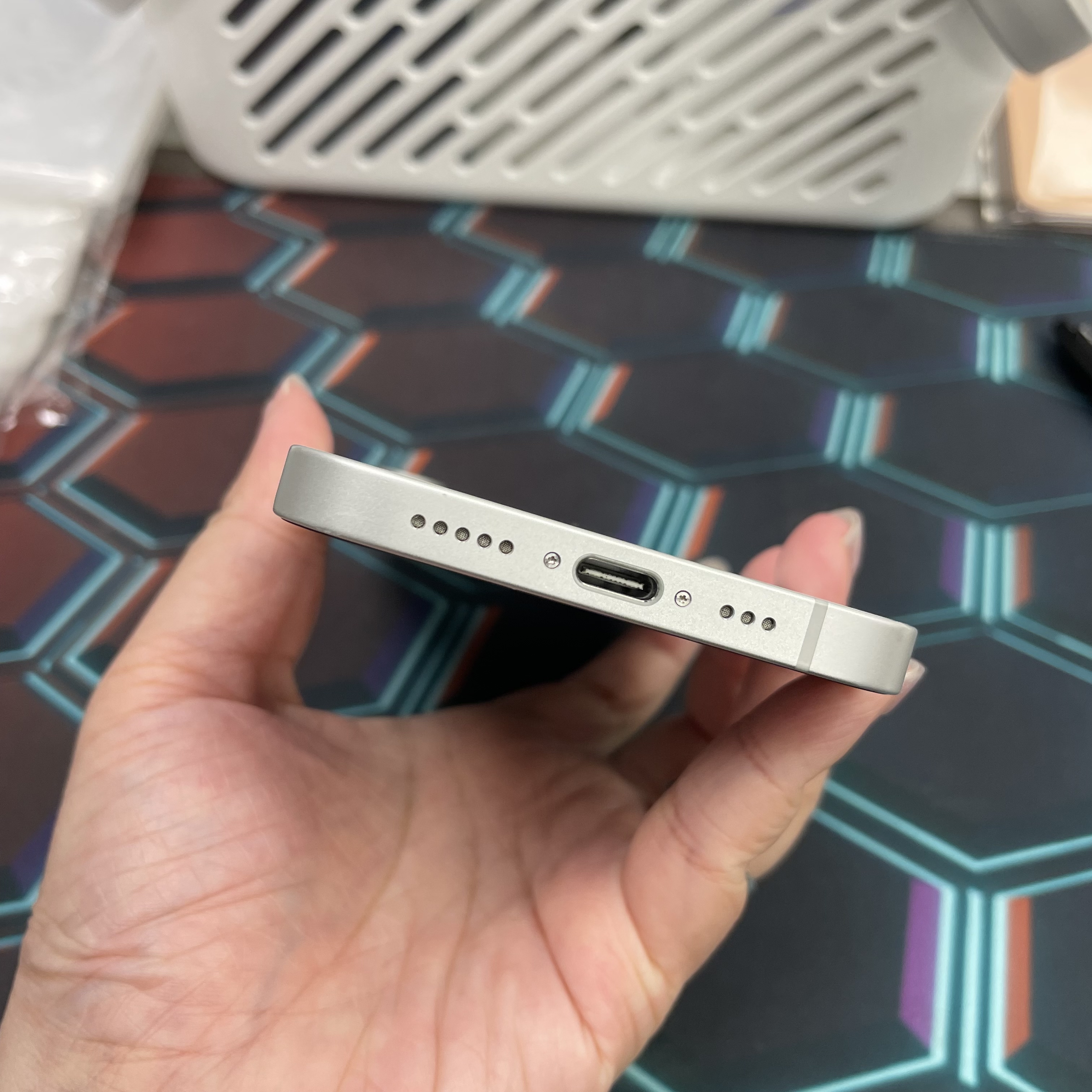 *7695 16e 勁靚機 128GB 電100 白色 white