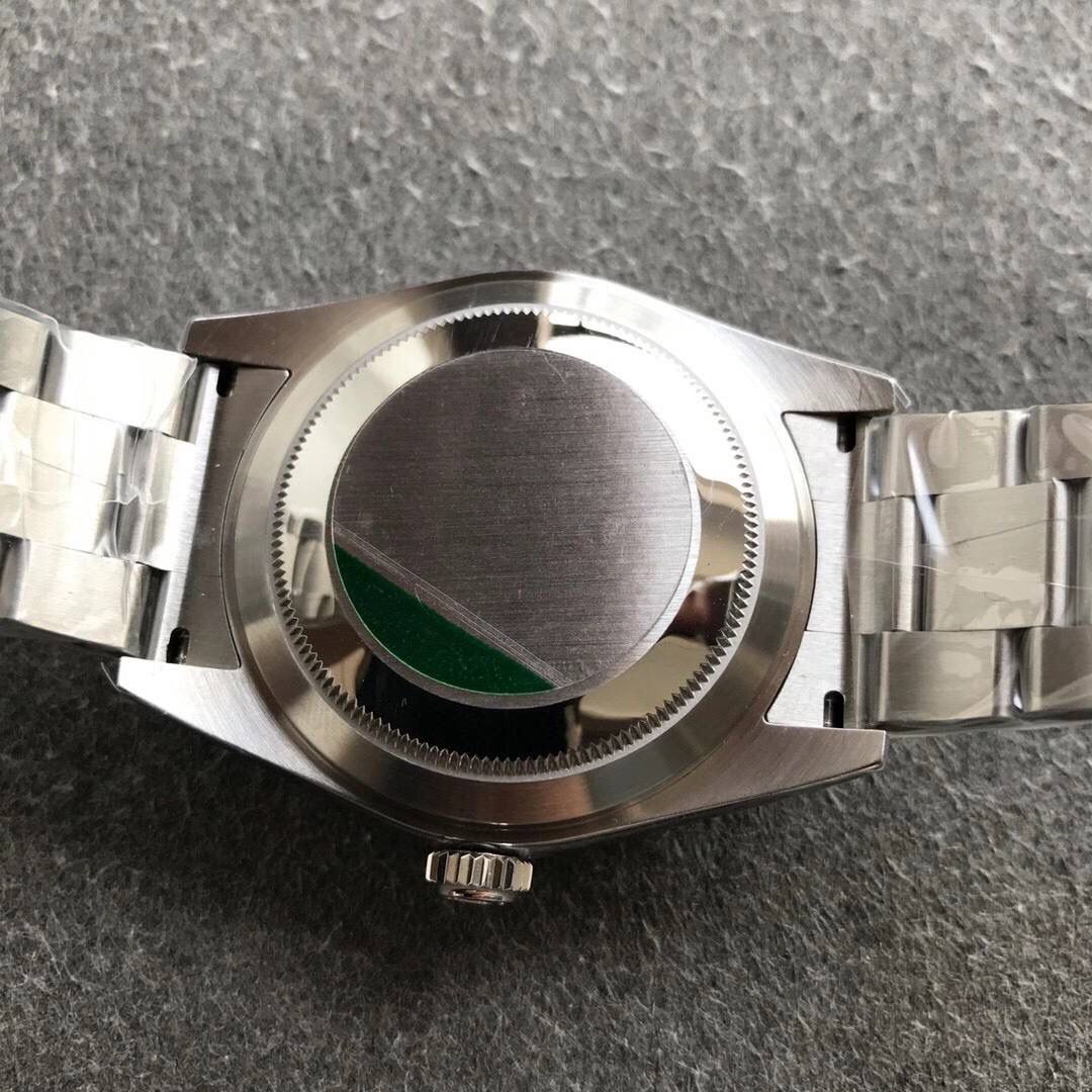 当下最火爆的劳力士天行者，最复杂的劳，有月份、日期、双时区功能，牙圈霸气磅礴，42x16mm，复刻9001自动机械机芯，316精钢表壳表链，蓝宝石镜面，夜光表盘指针，折叠扣，防水大于50米🔥🔥