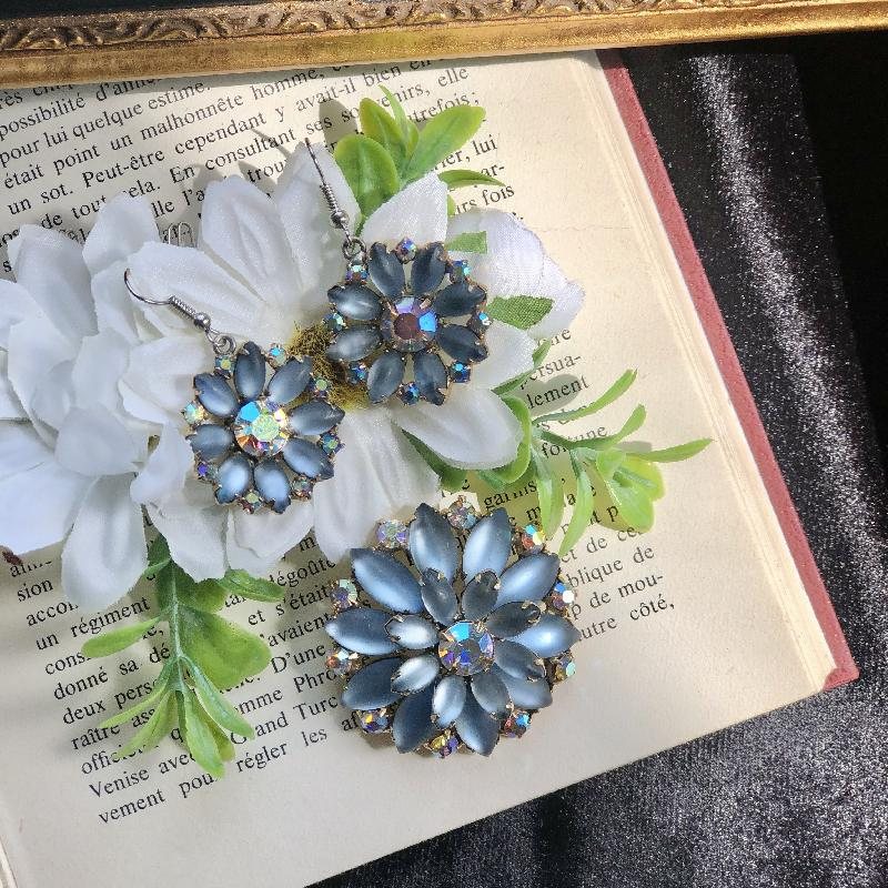 C.a. 1950s-60s Dreamy Cat-Eye Frosted Glass Flowerhead Brooch and Hook Earrings Set（MT1714）