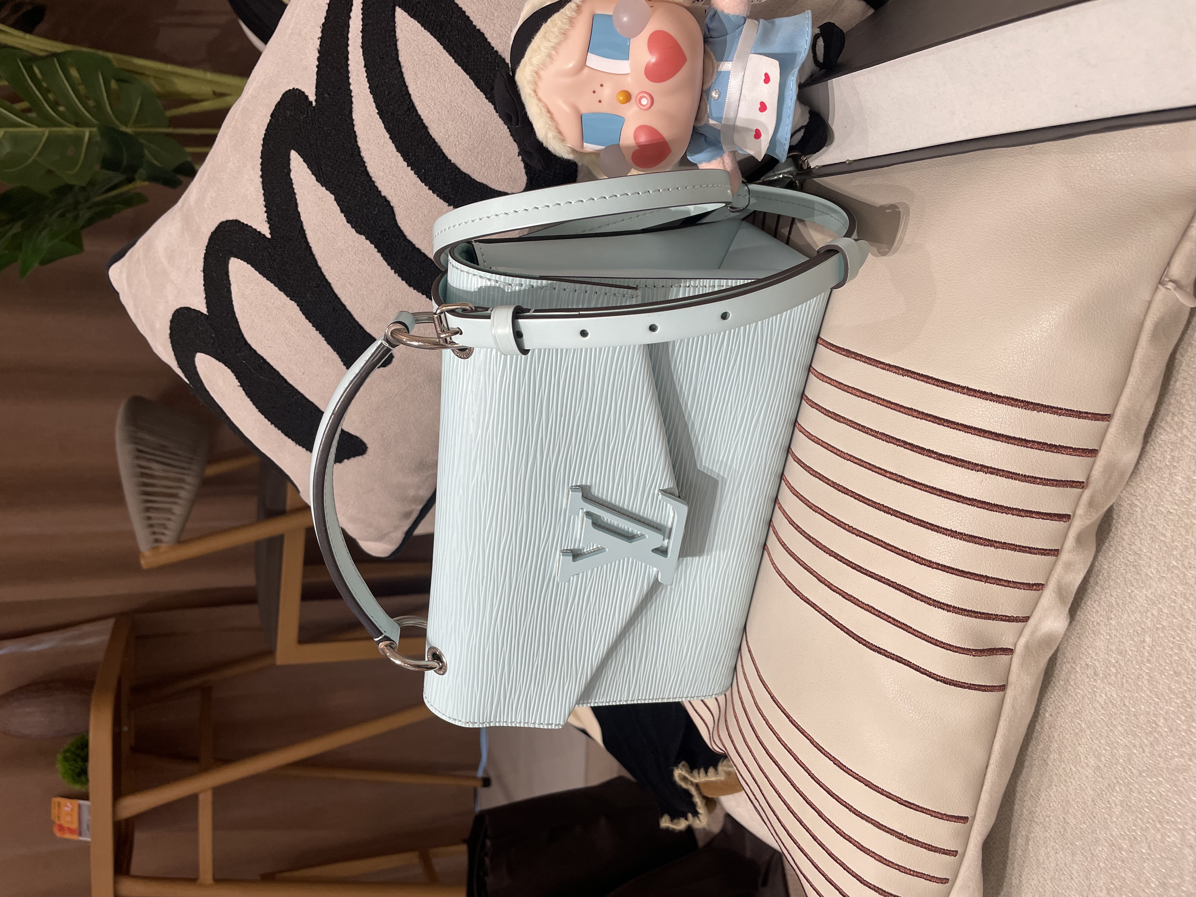 LV GRENELLE M55981 781715 epi 100%Authentic,98%new ✅塵袋 ✅box