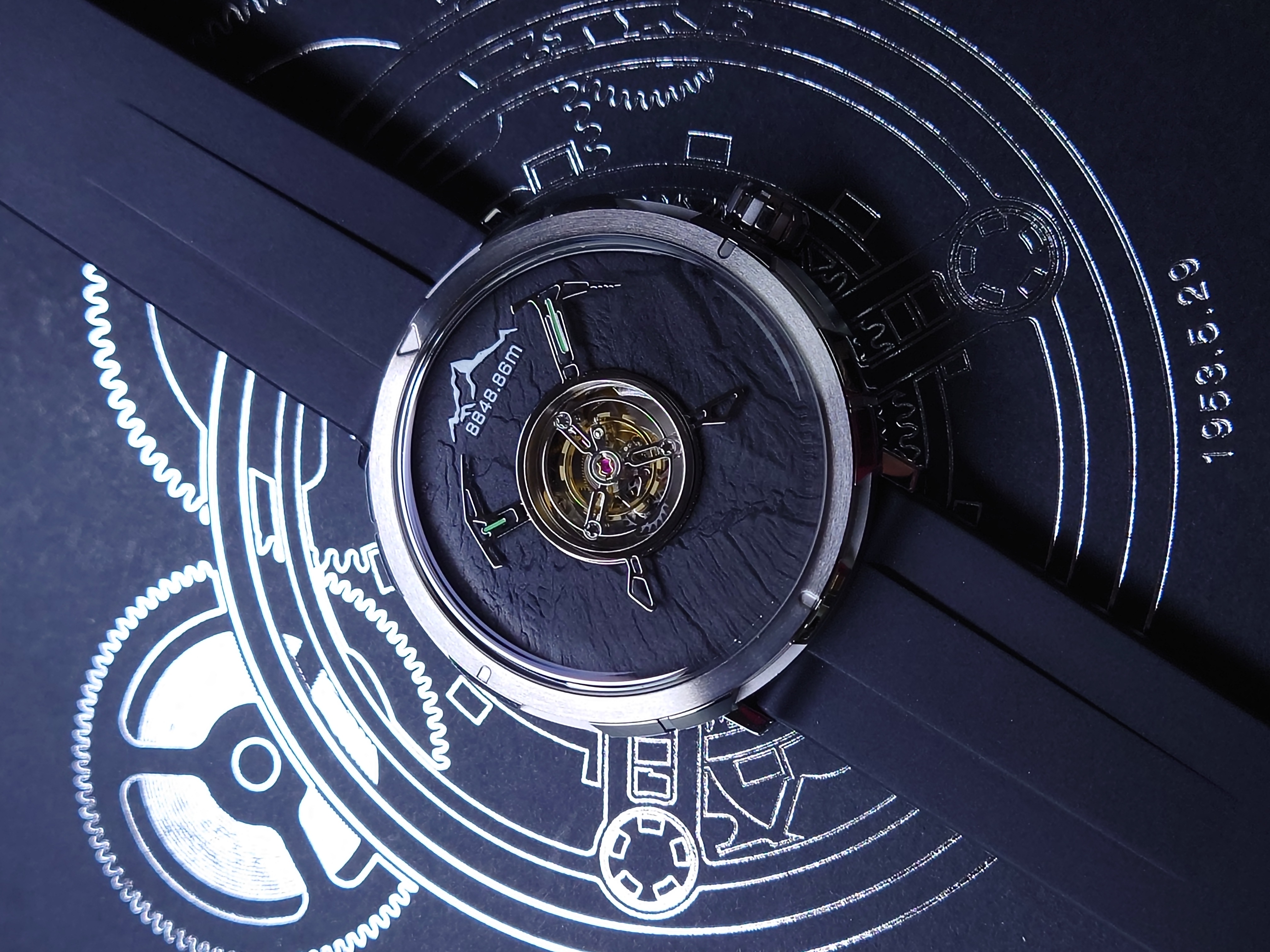 CIGA Design 中置陀飛輪珠峰紀念版機械錶 U053-TT02-6B