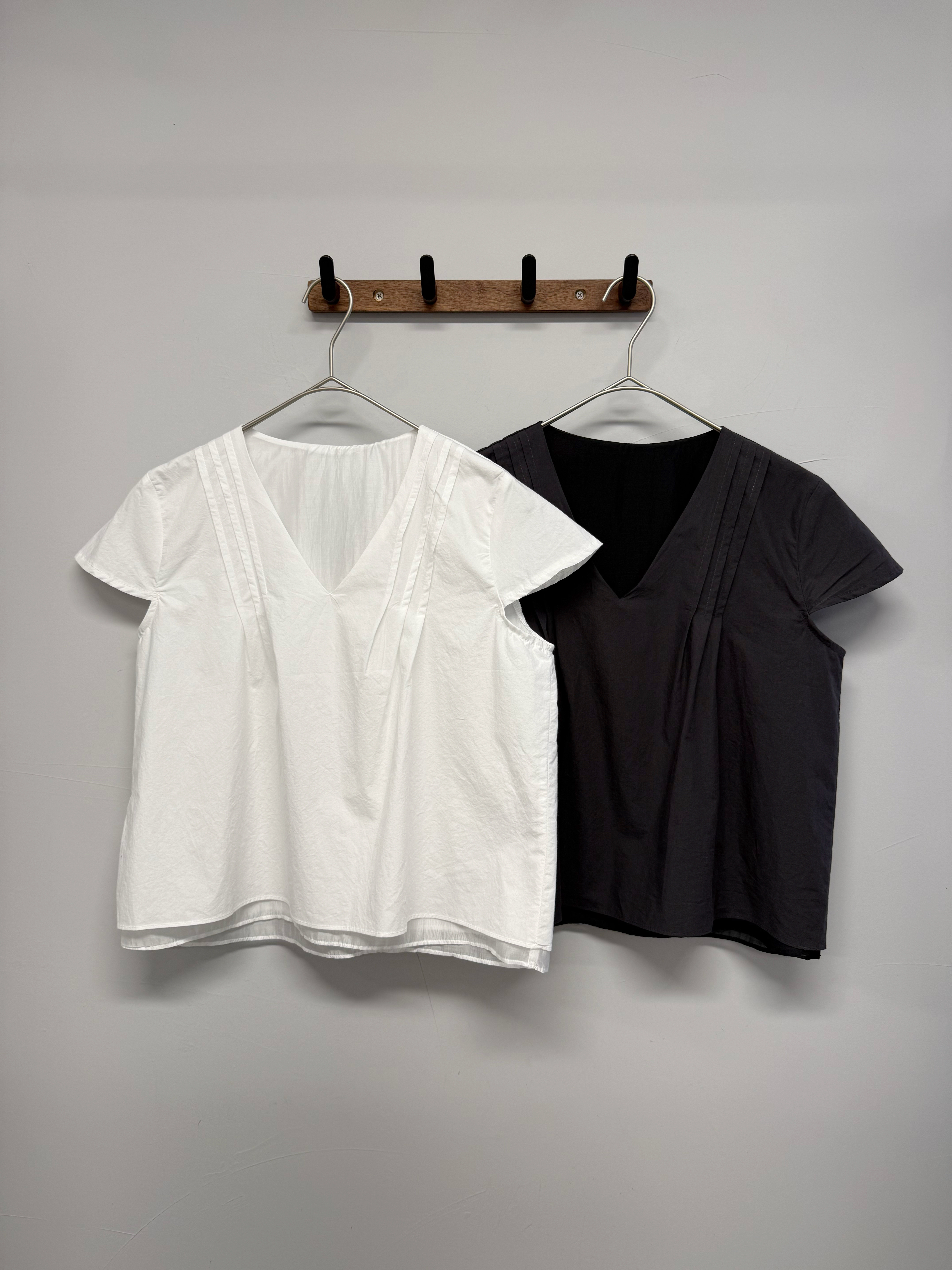Double layer v-neck top #top142