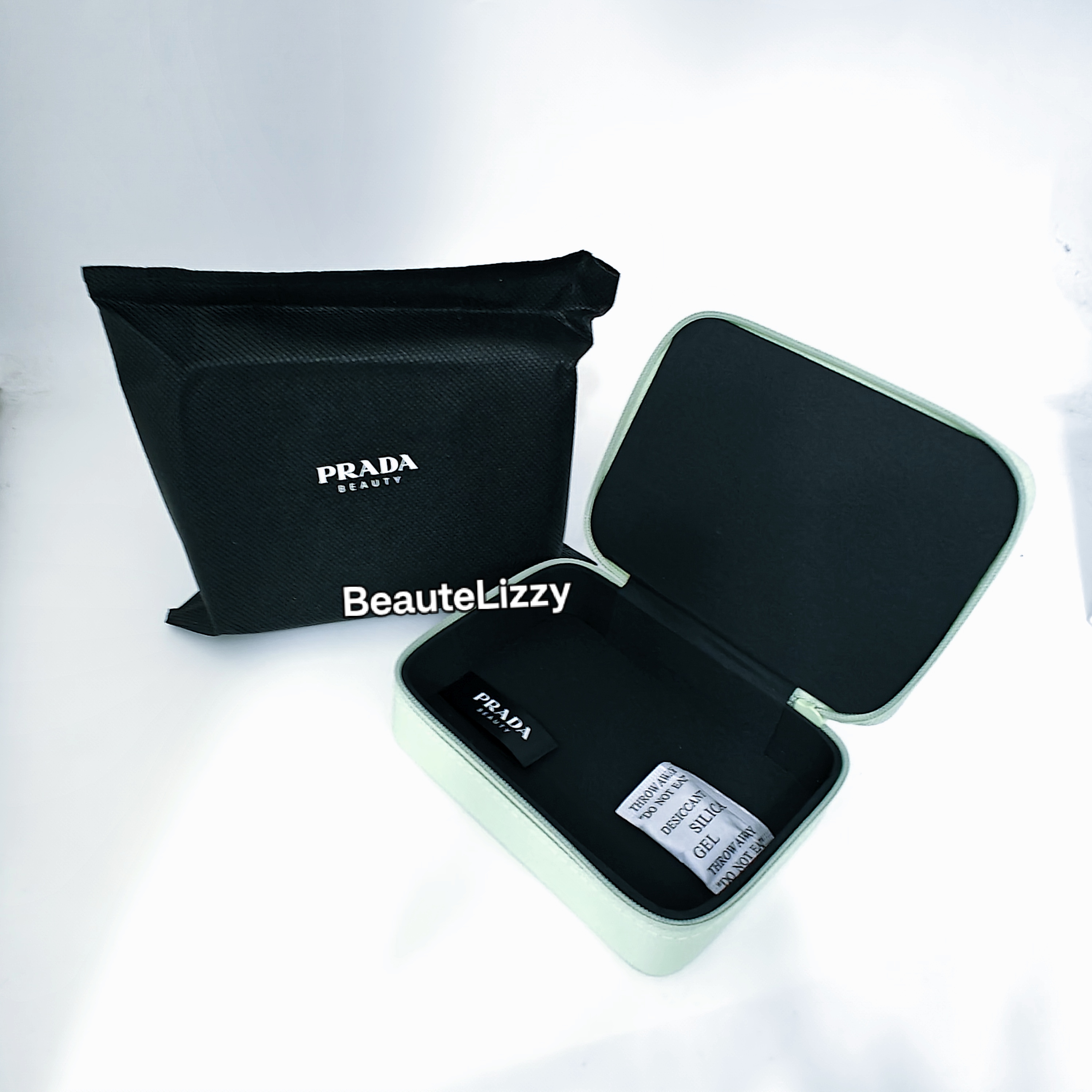 Prada 經典薄荷綠化妝包 首飾包 (  💕一個） （有黑色防塵袋  冇盒 ） 專櫃限量VIP禮物