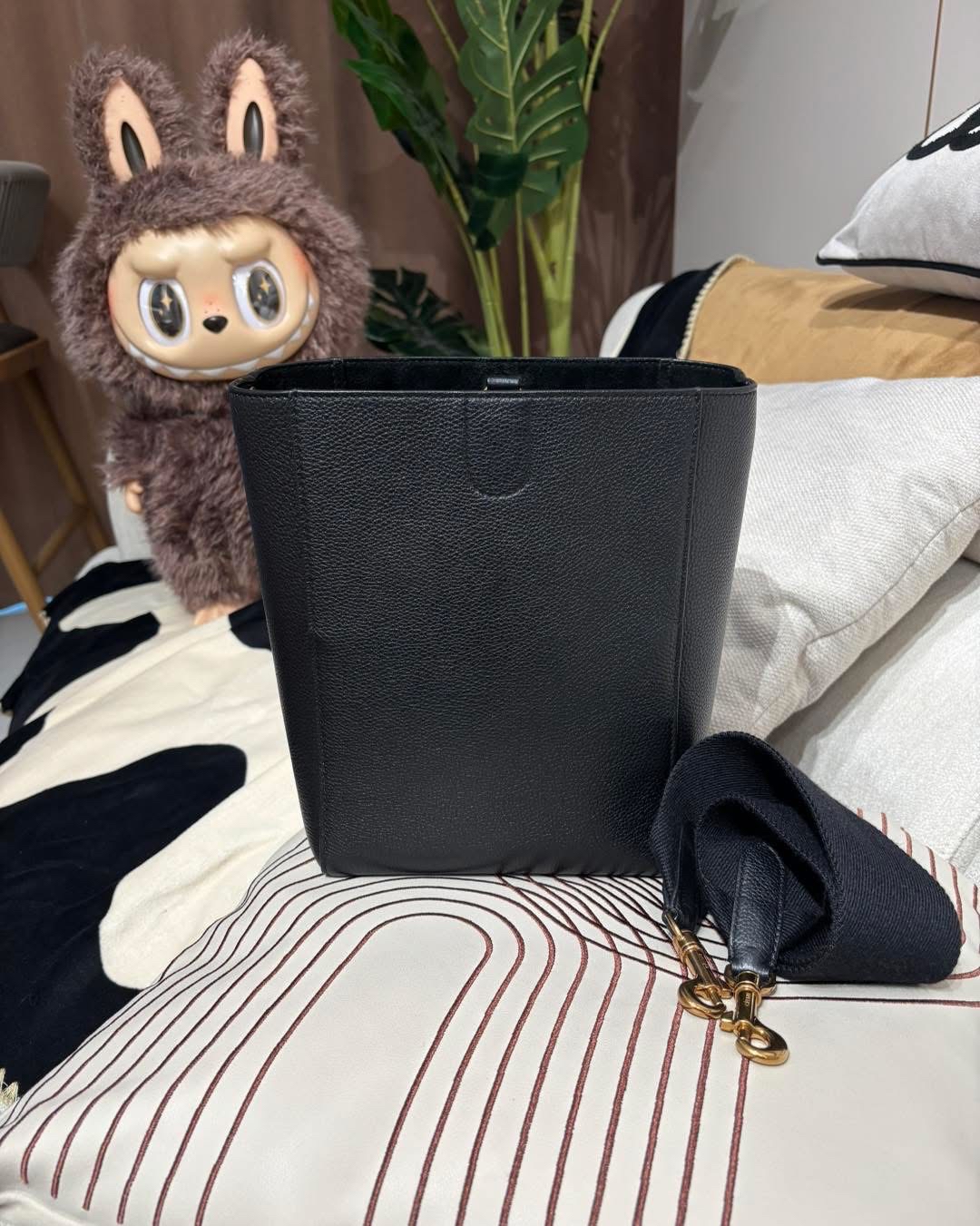 Celine sangle small bucket 黑色牛皮 100%Authentic,95%new ✅strap✅塵袋 