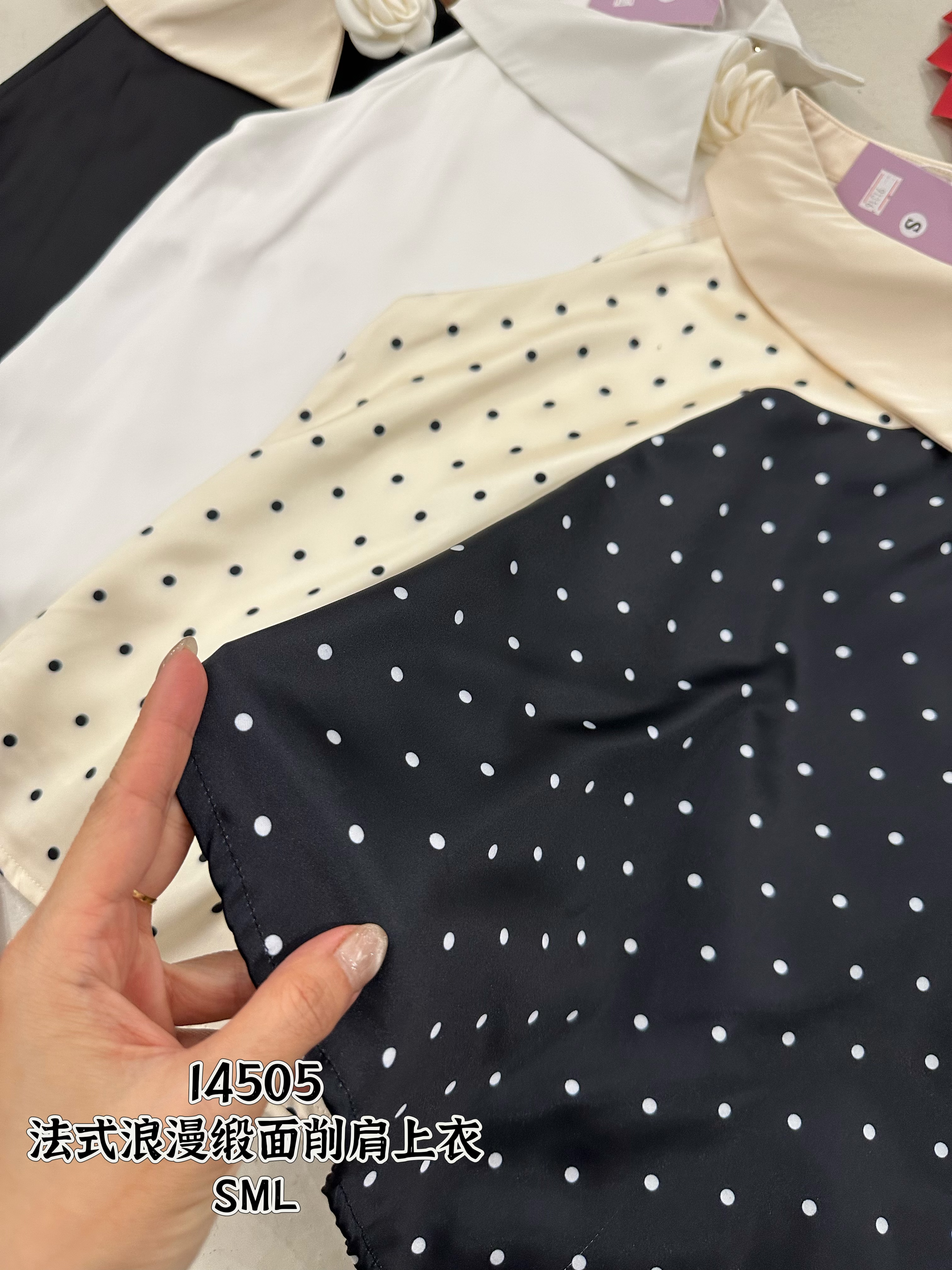 14505 Design Satin Blouse 削肩缎面上衣