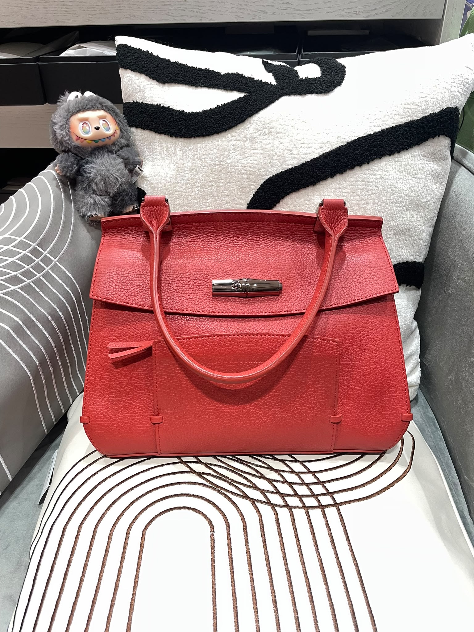 Longchamp Calfskin Shoulder Bag 100%Authentic, 98%New