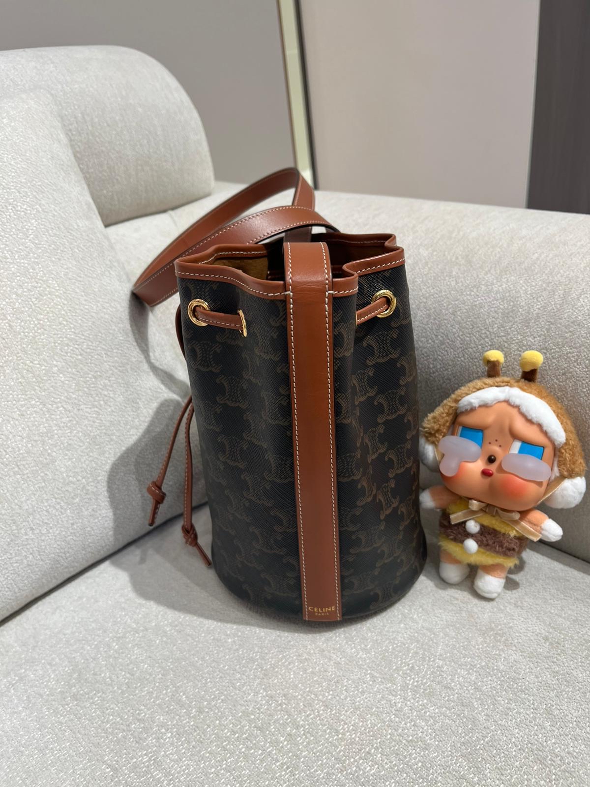 CELINE bucket bag small TRIOMPHE drawstrings bag 100%Authentic,99%new unused✅塵袋 