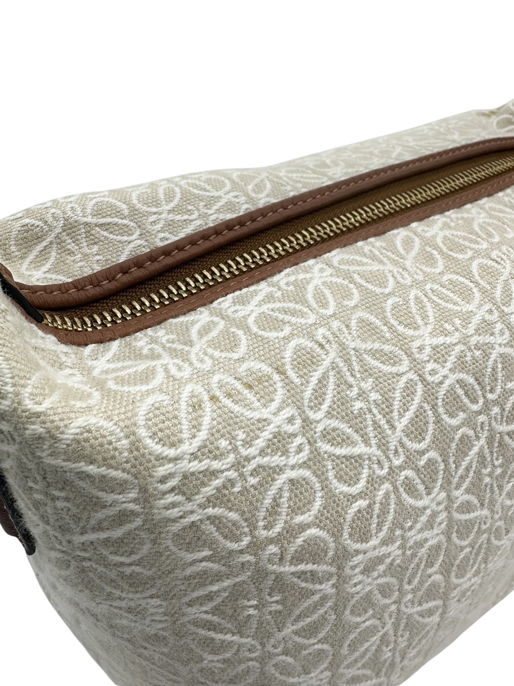 Pre-owned Loewe Cubi Anagram / Product Code: 061918