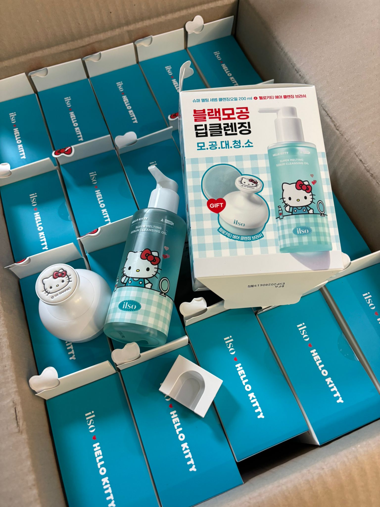 韓國 ilso x Hello Kitty 聯乘款 超融化油脂卸妝油 200ML 套裝 +送Hello Kitty 洗面刷