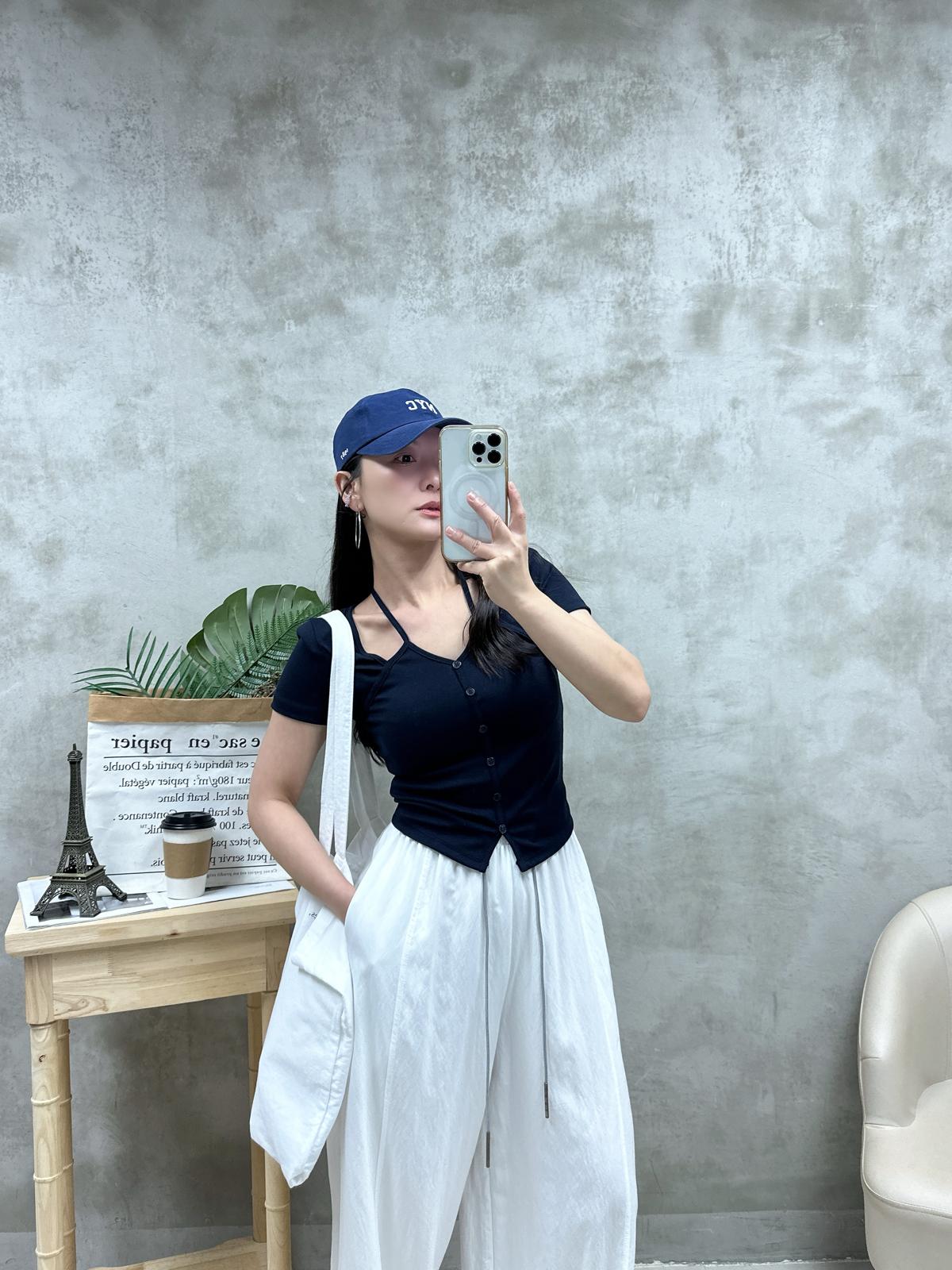 S06 骨感掛頸Top