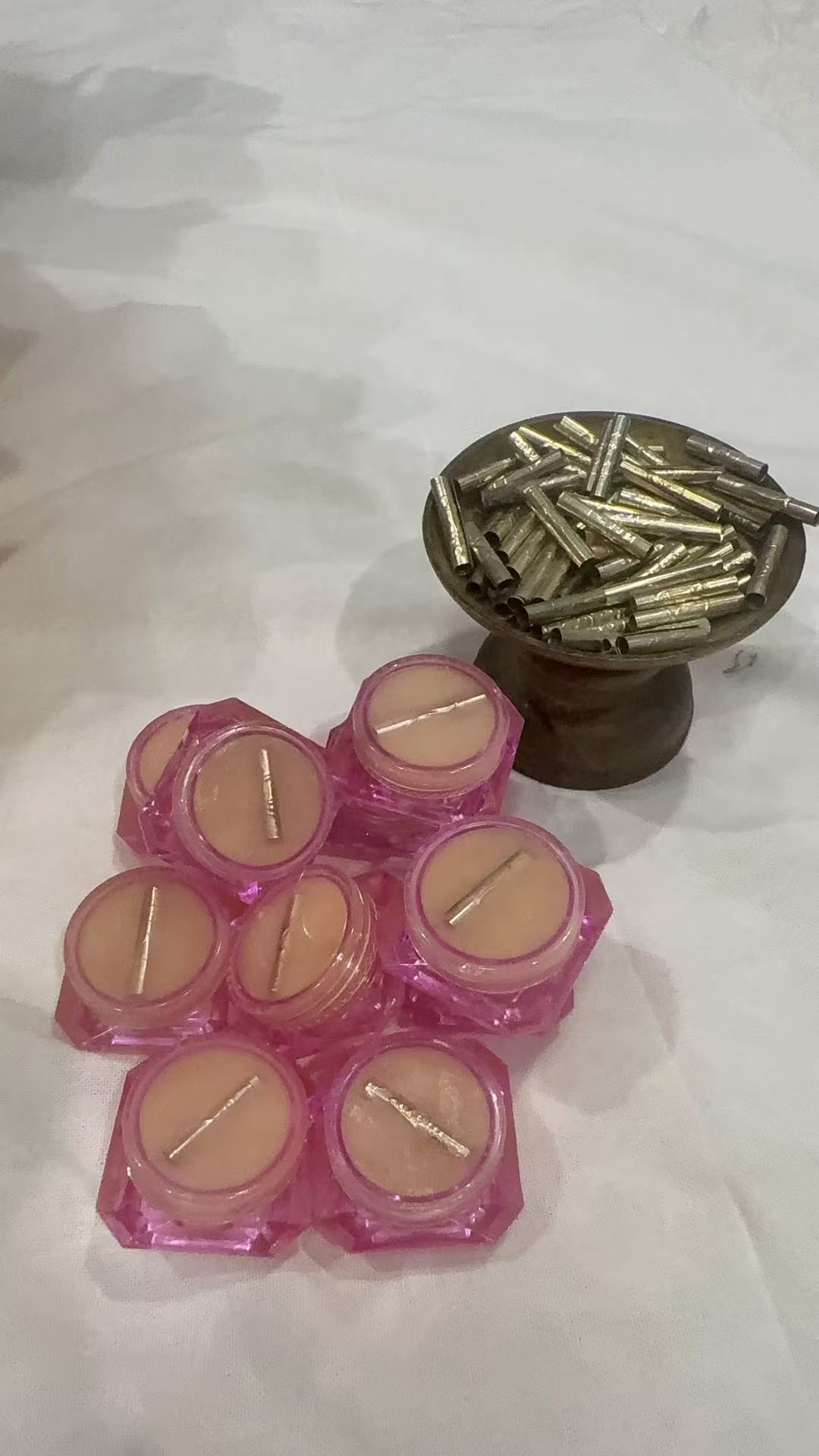 阿贊普里 狗食思維膏  被視為一種神秘而強大的法術。