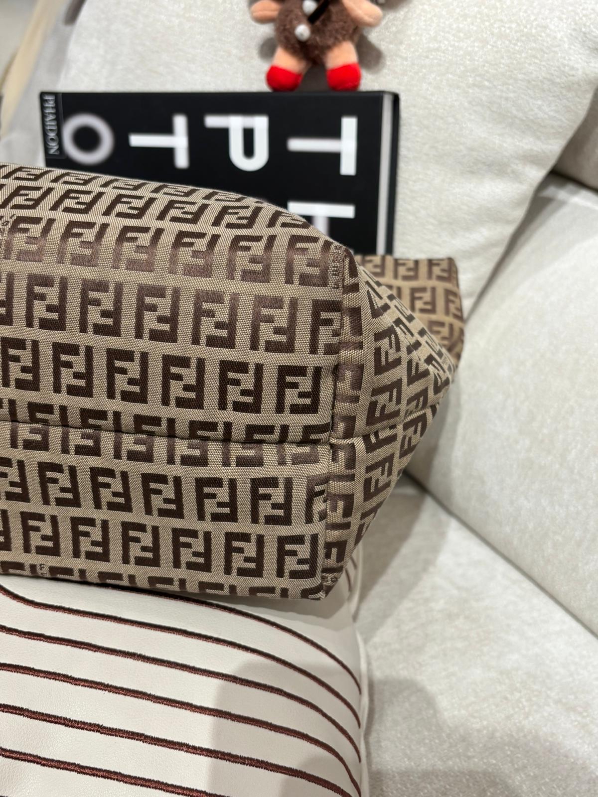 Fendi Tote Bag 100%Authentic ,90%new 