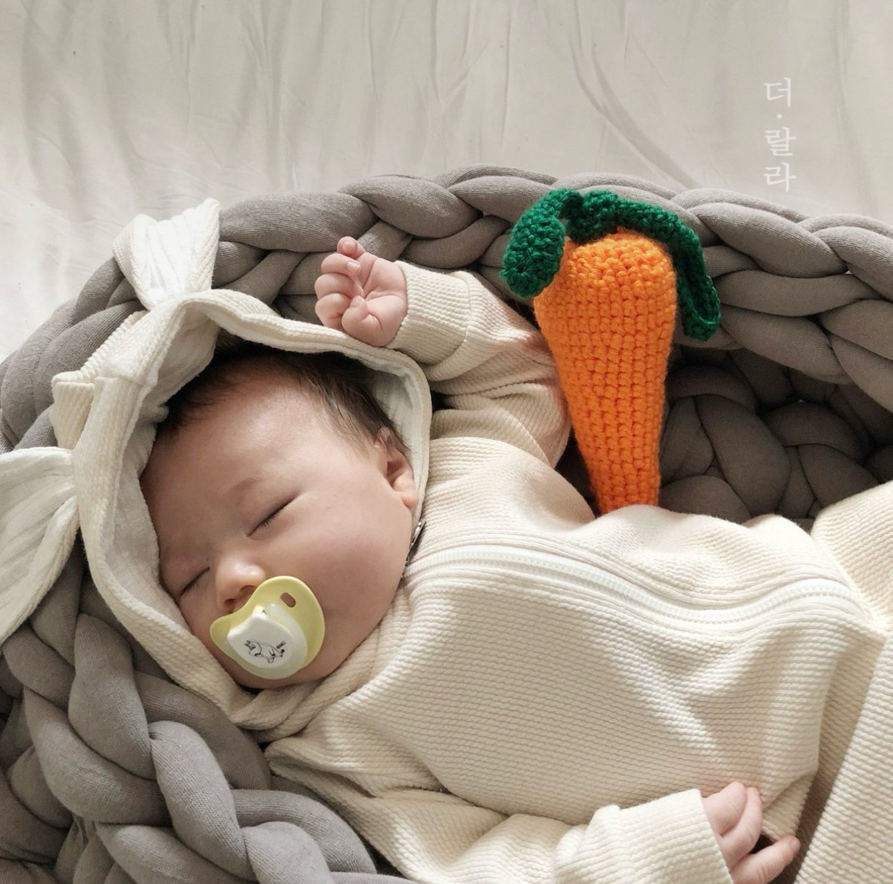 🌸預訂 韓國直送🌸🇰🇷THELALA三色小兔造型連帽拉鍊長袖連身服