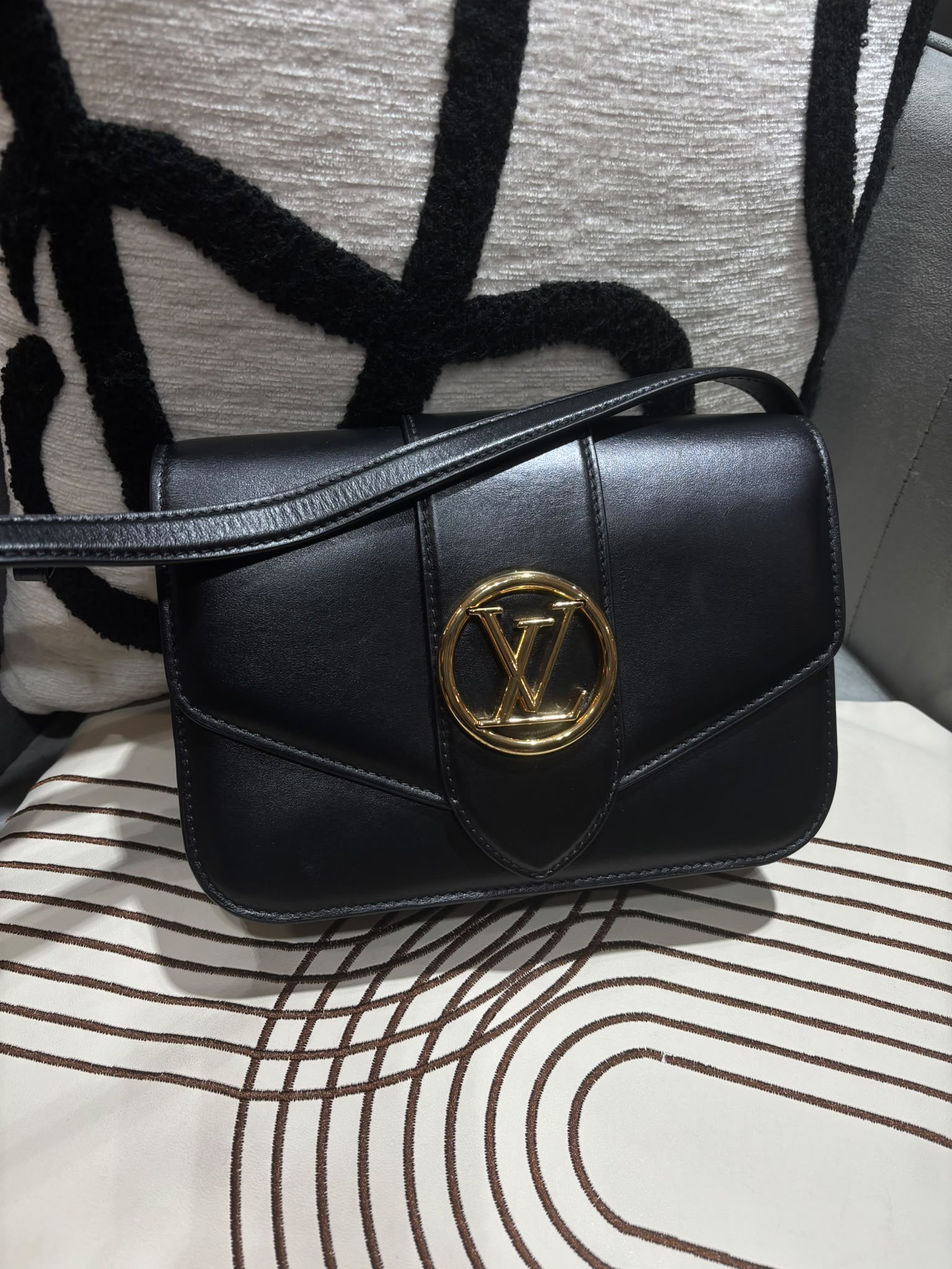LV Pont 9 黑色小牛皮shoulder bag M55948 100%Authentic, 93%New ☑️Dust bag