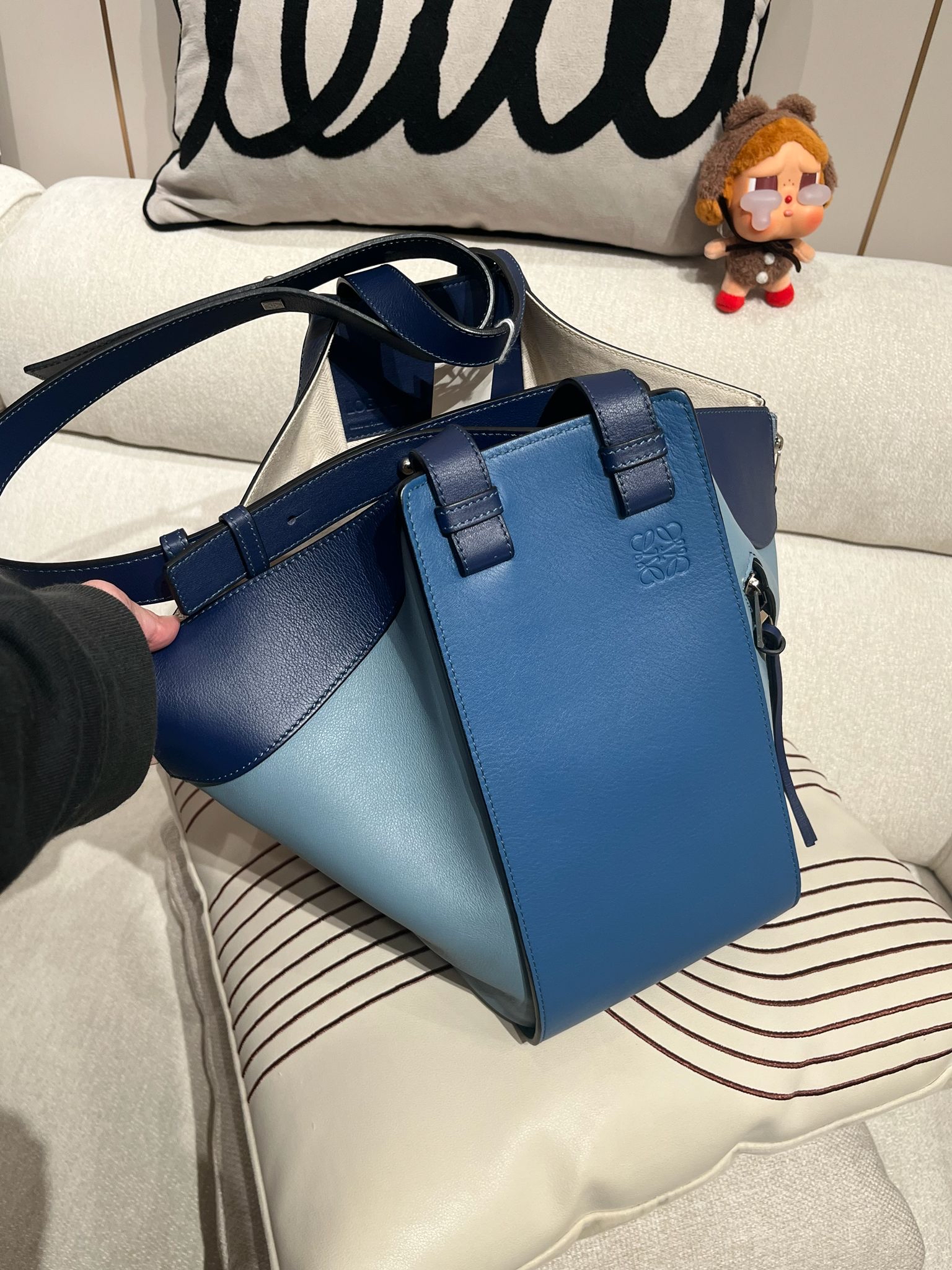 Loewe hammock medium calfskin牛皮 100%Authentic ,98%new✅dust bag